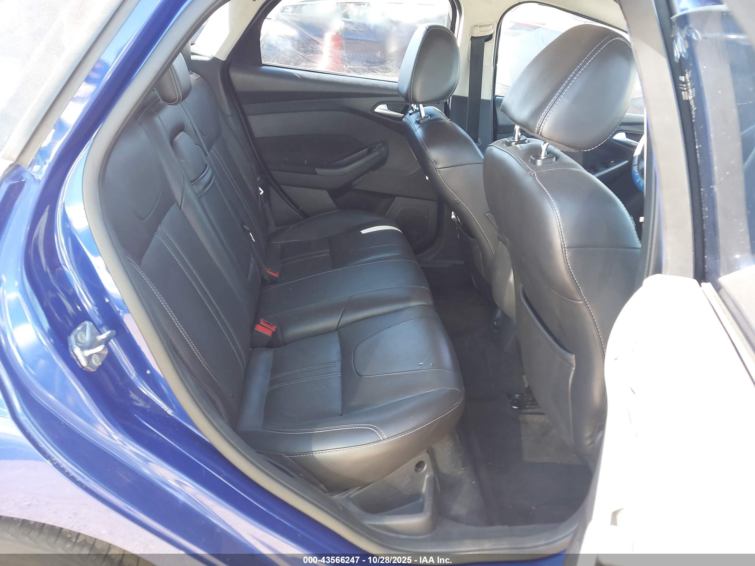 FORD FOCUS image 8