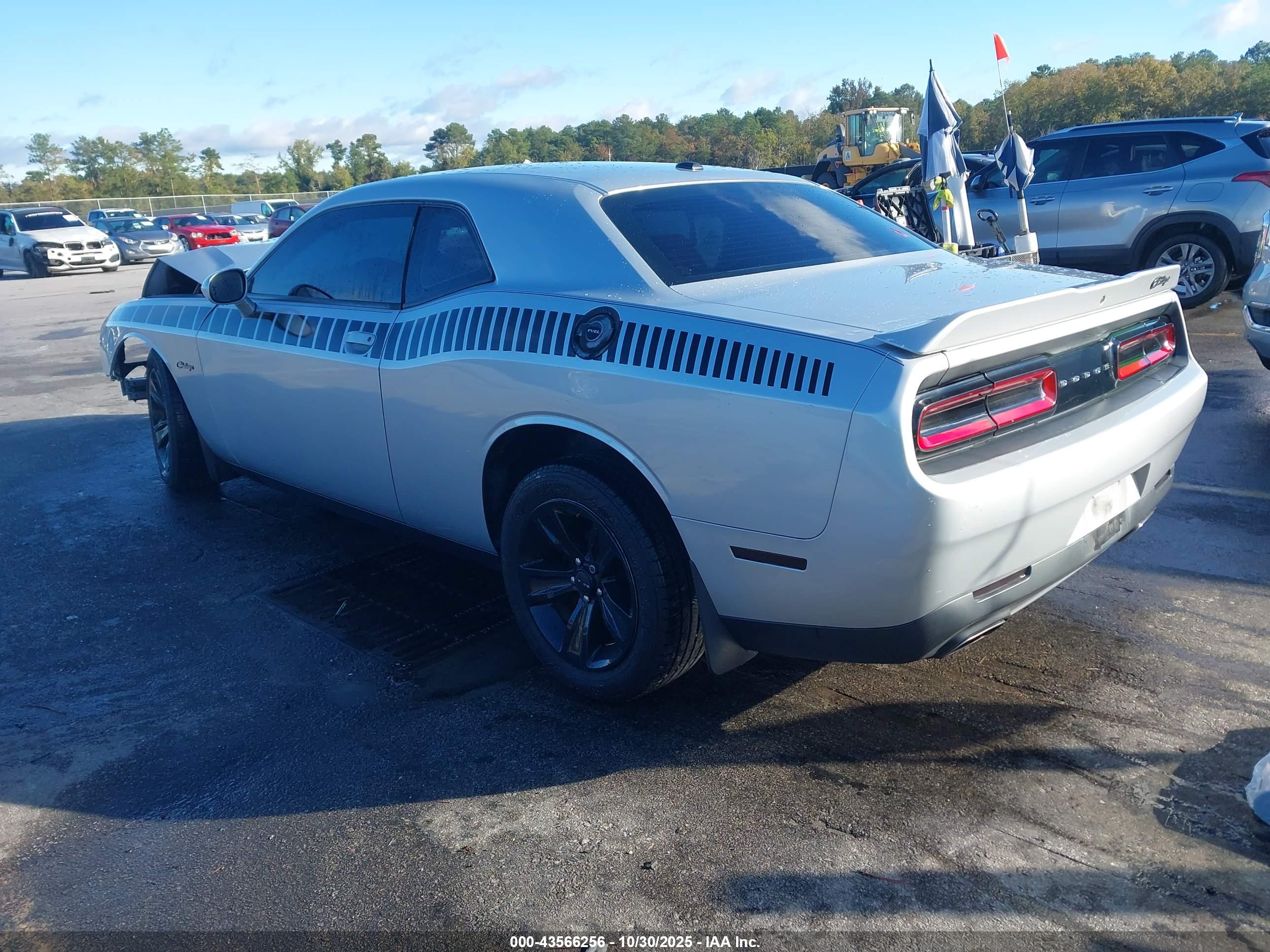 DODGE CHALLENGER image 3