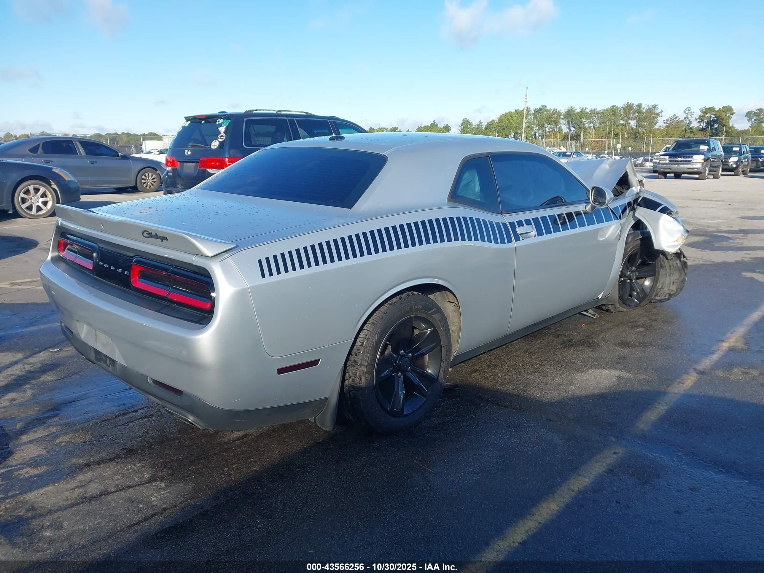 DODGE CHALLENGER image 4