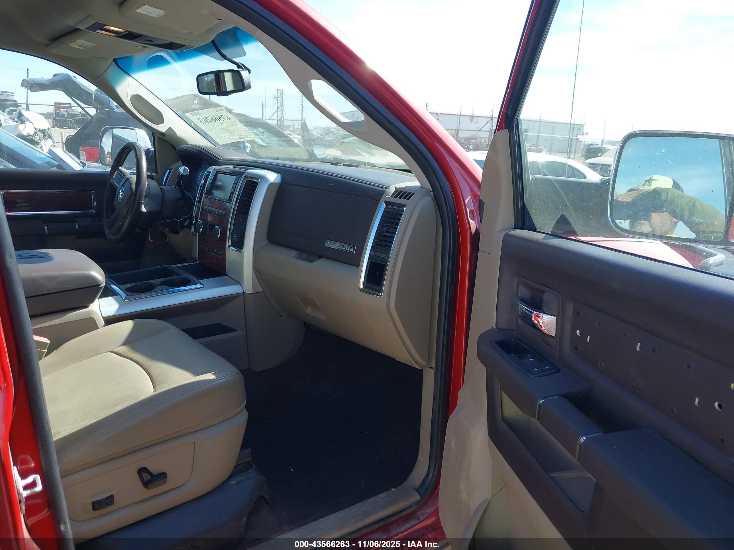 DODGE RAM image 8