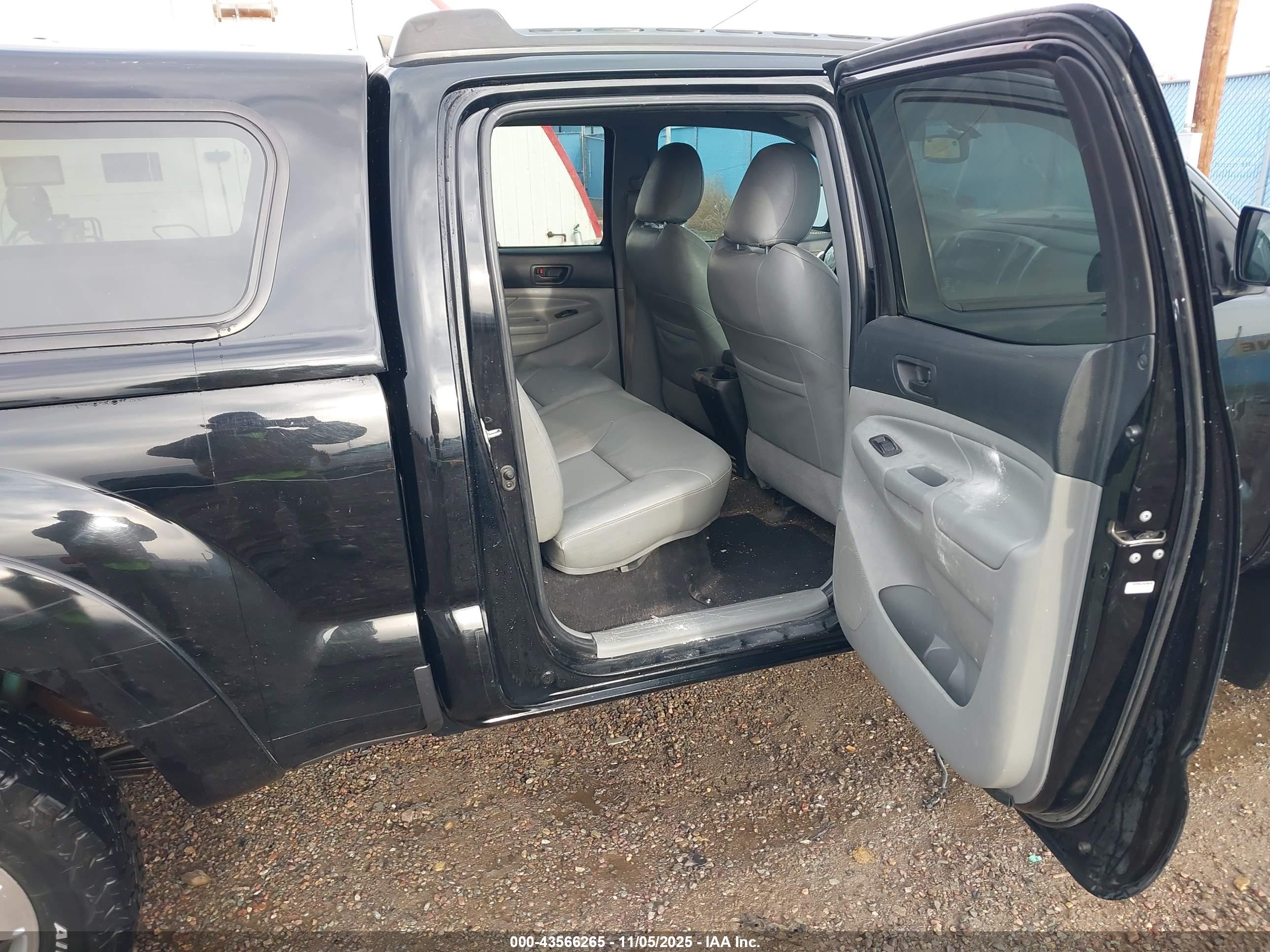 TOYOTA TACOMA image 8