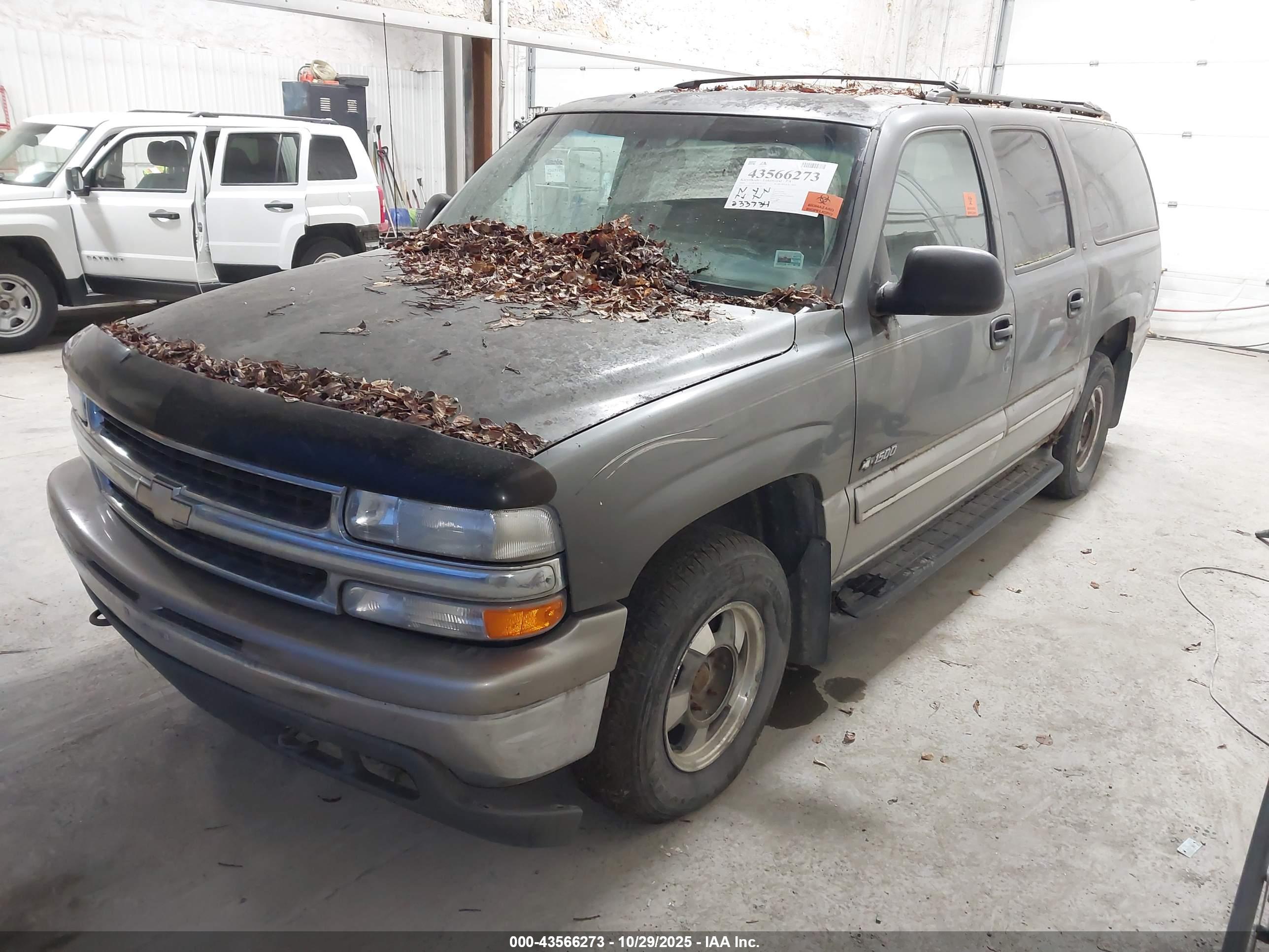CHEVROLET SUBURBAN image 2
