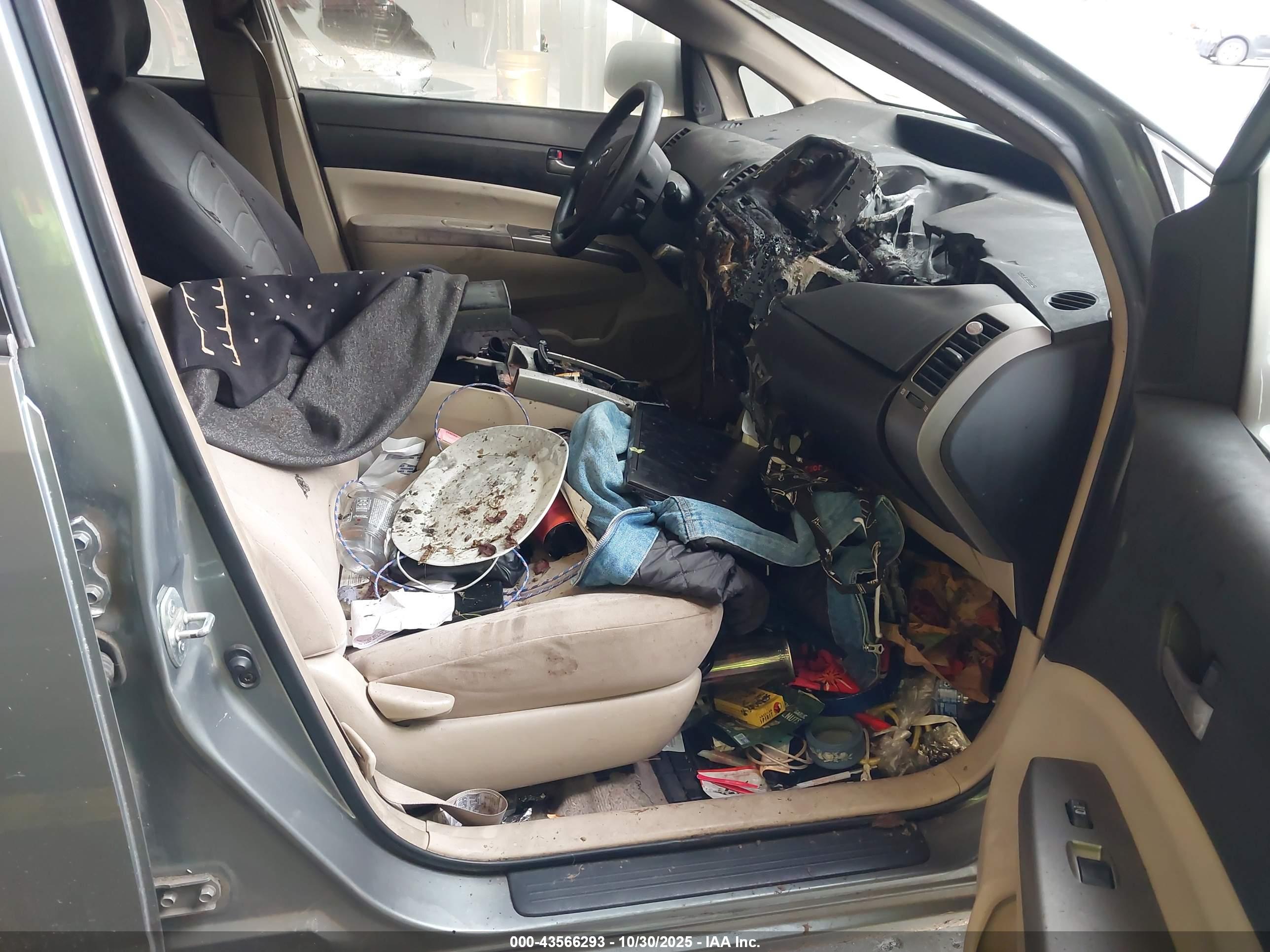 TOYOTA PRIUS image 5