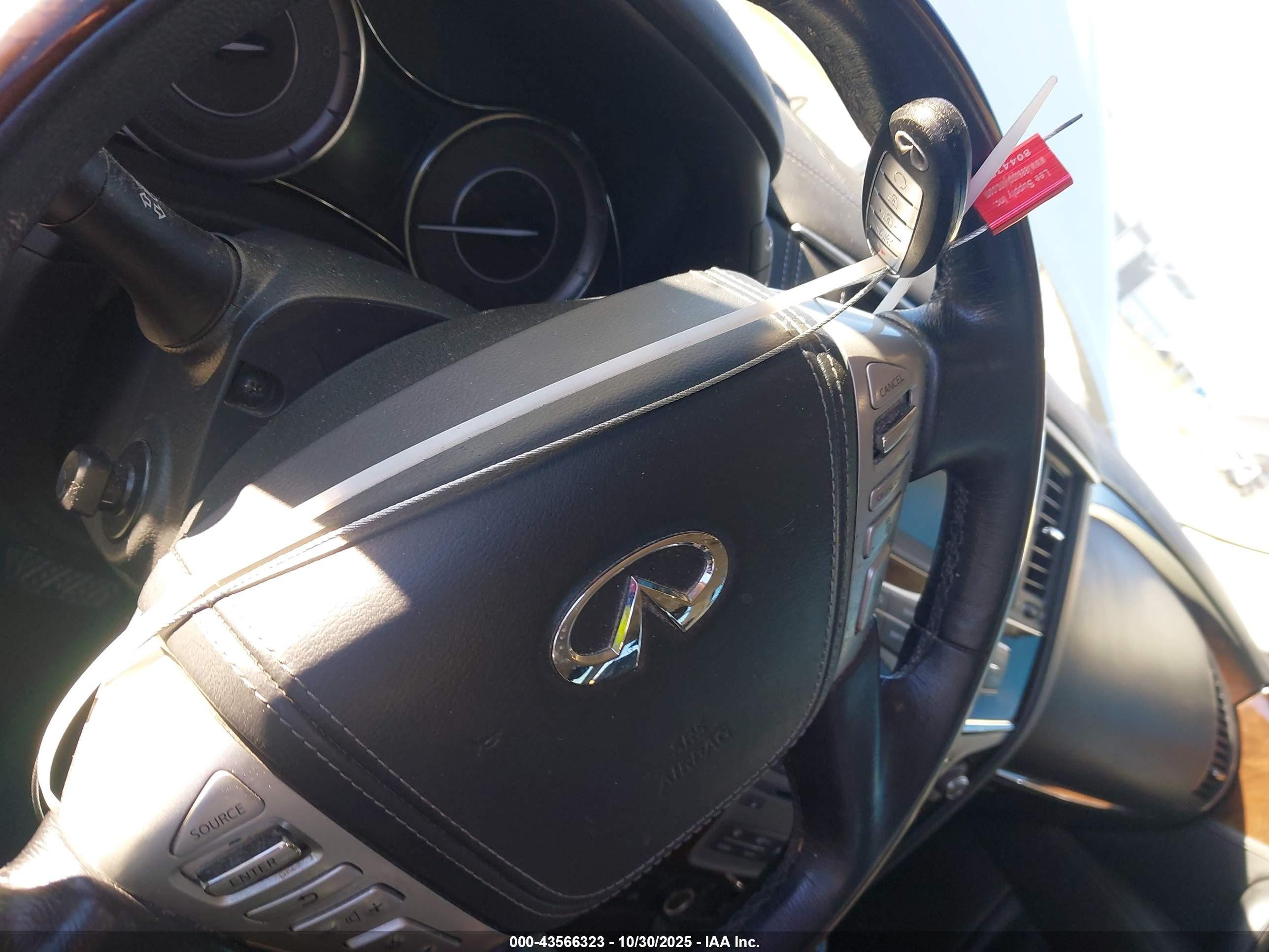 INFINITI QX80 image 11