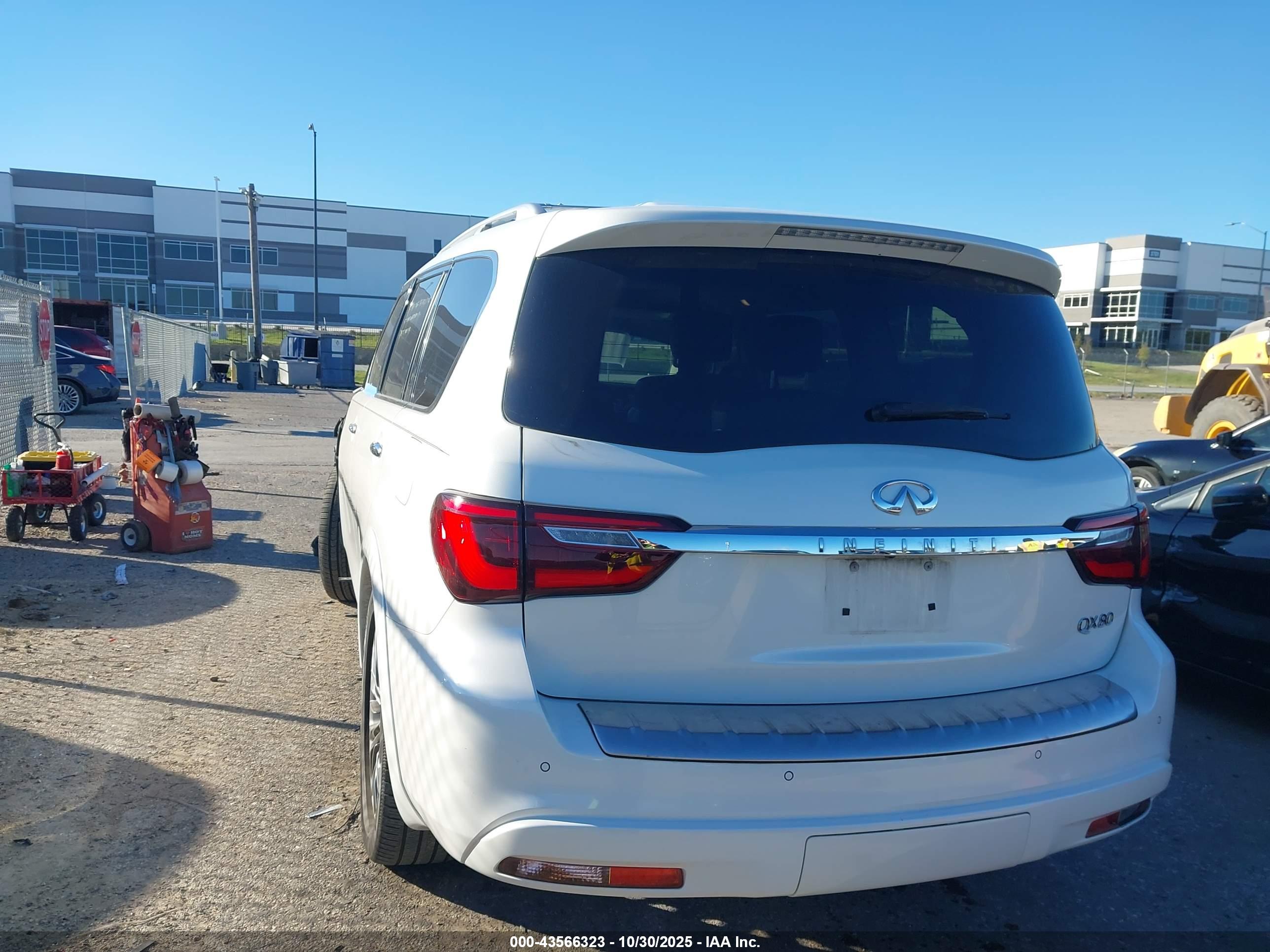 INFINITI QX80 image 3