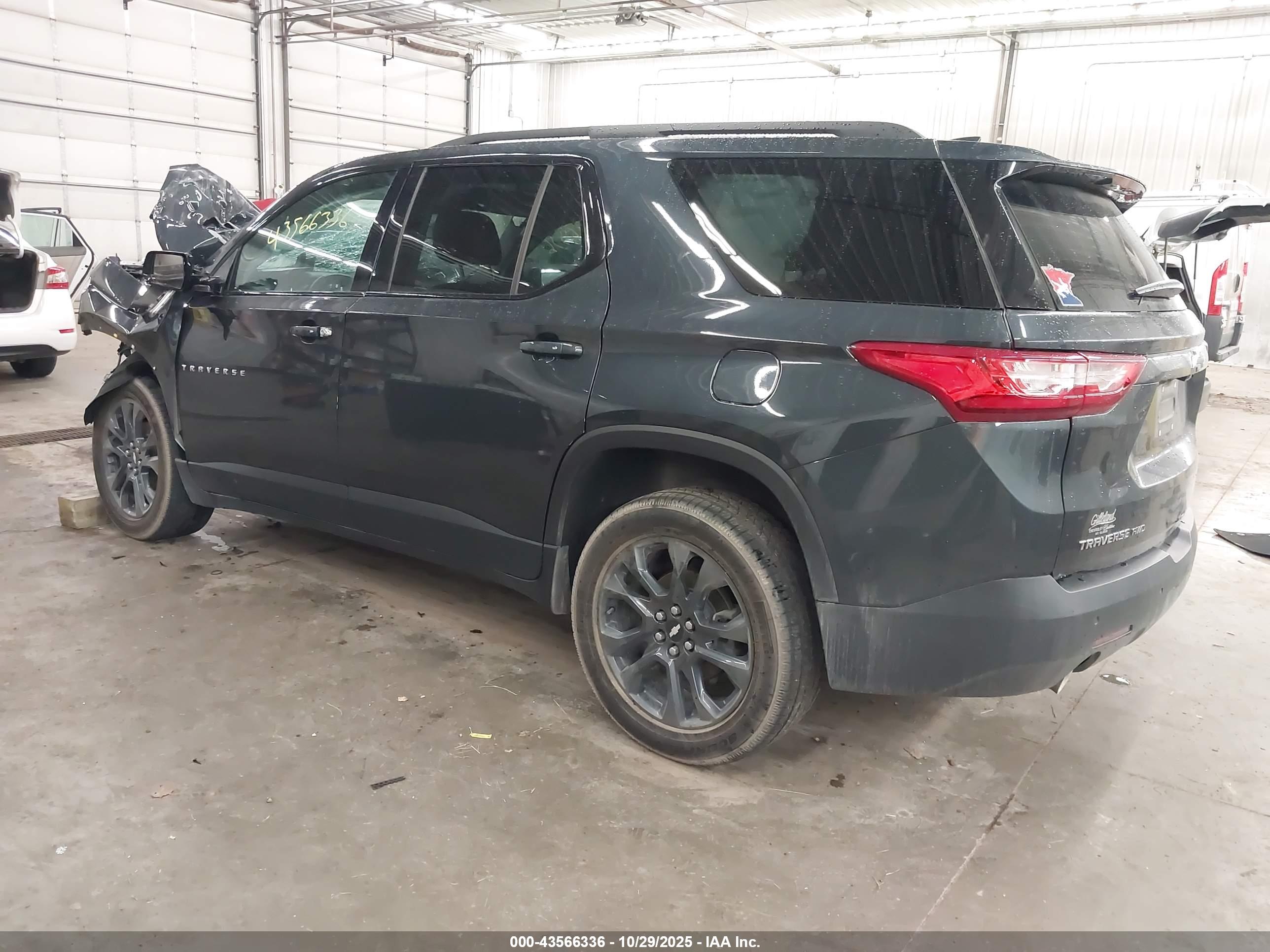 CHEVROLET TRAVERSE image 3