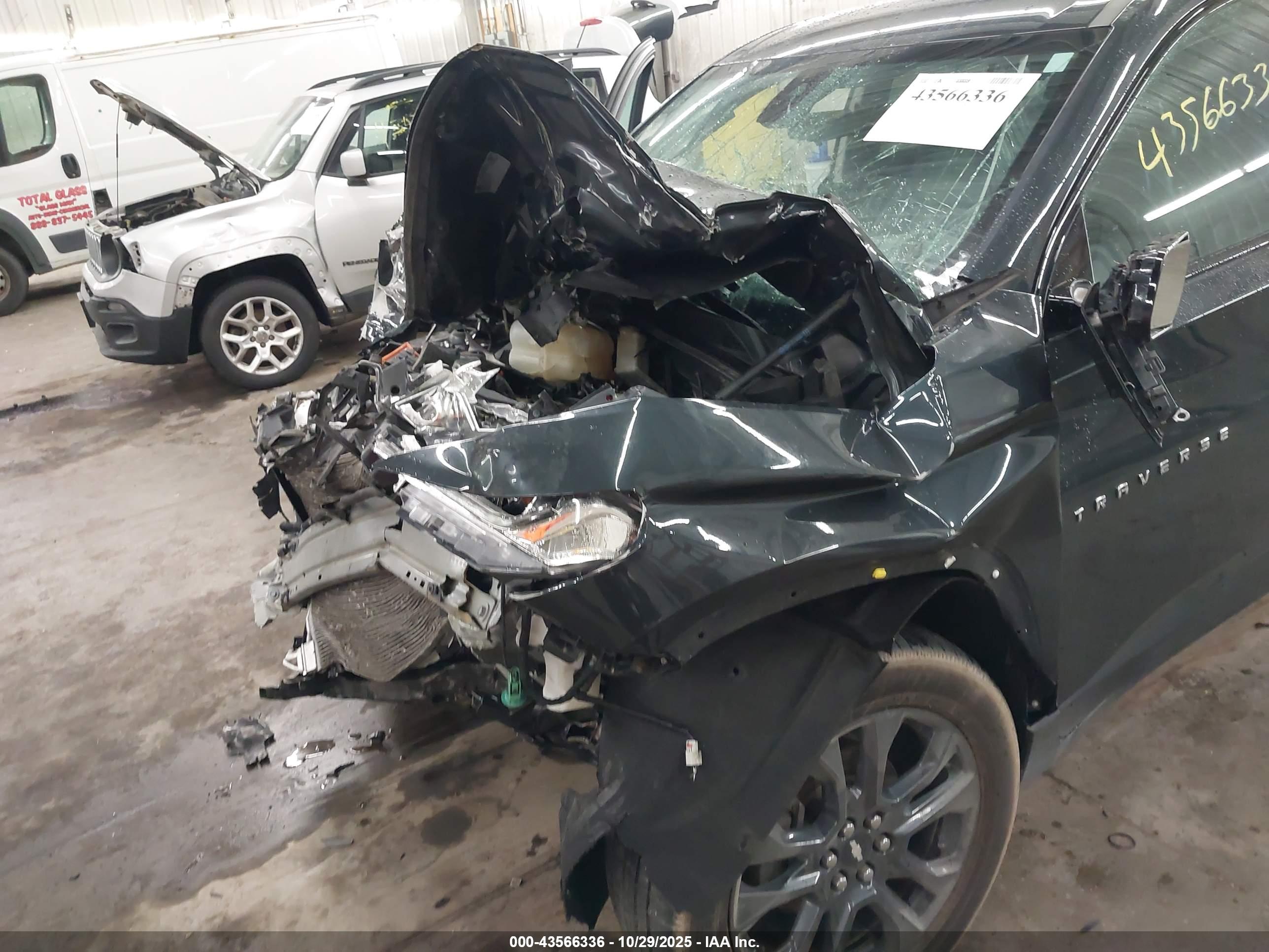 CHEVROLET TRAVERSE image 6