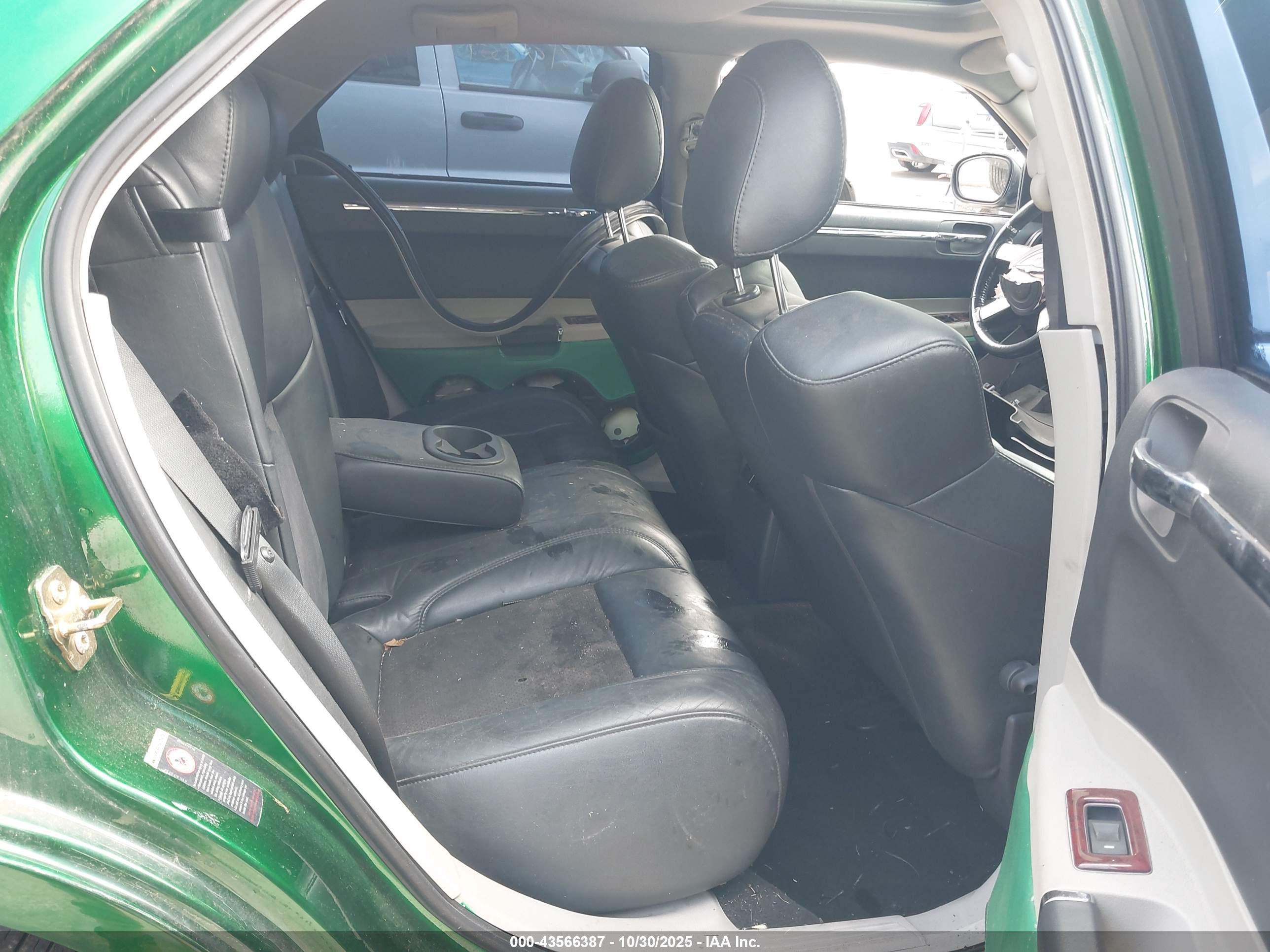 CHRYSLER 300C image 8