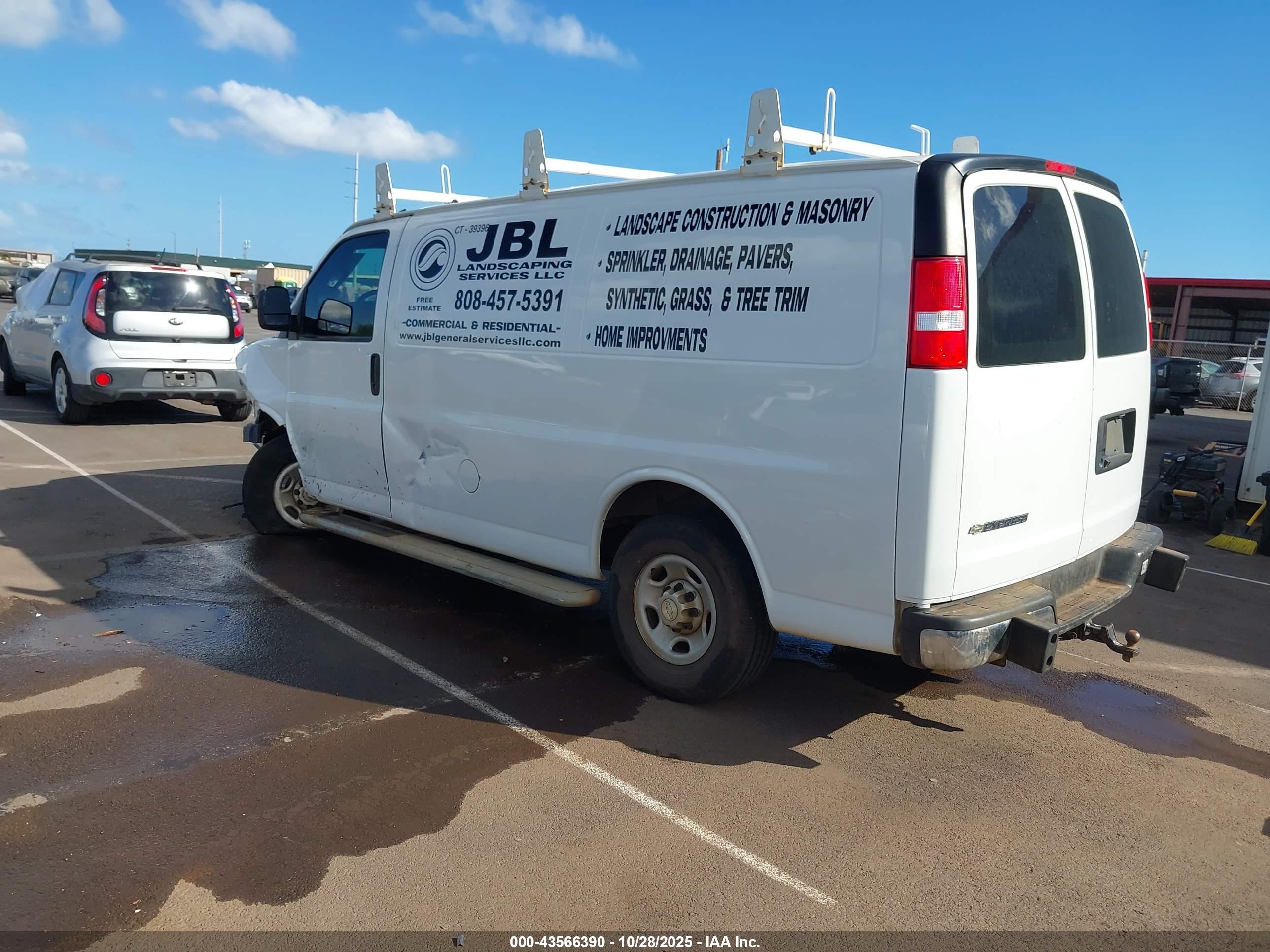 CHEVROLET EXPRESS image 3
