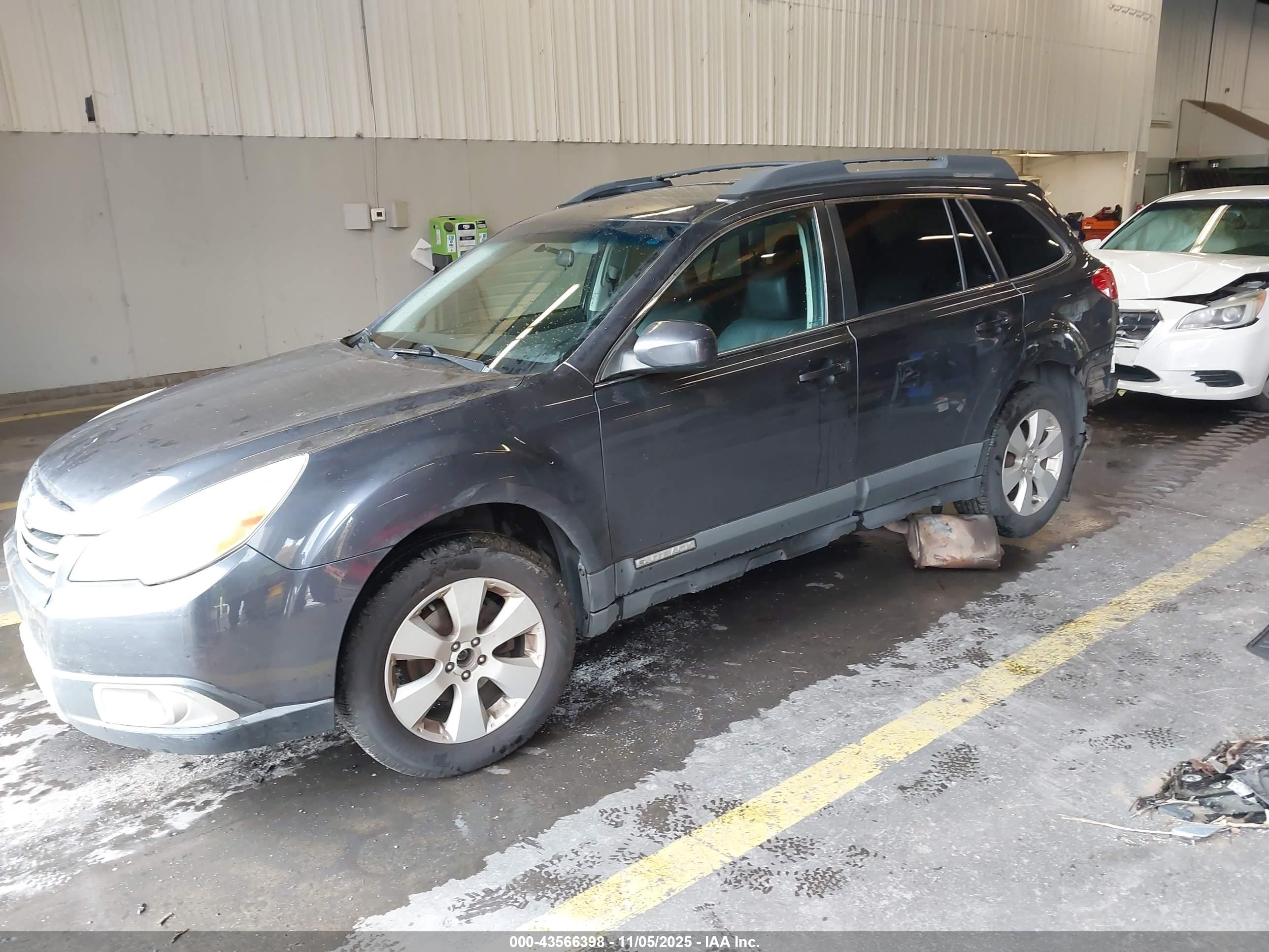 SUBARU OUTBACK image 2