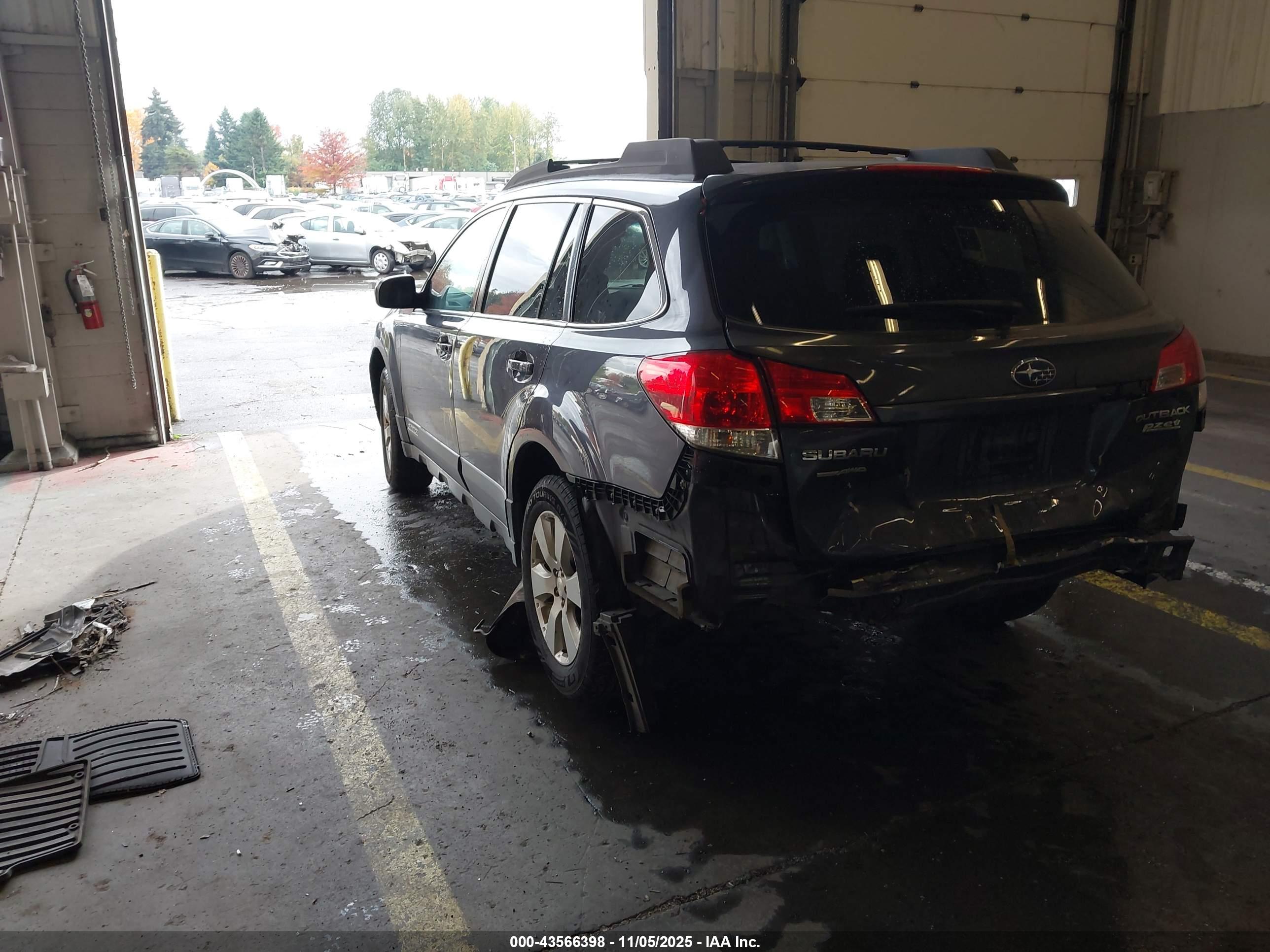 SUBARU OUTBACK image 3