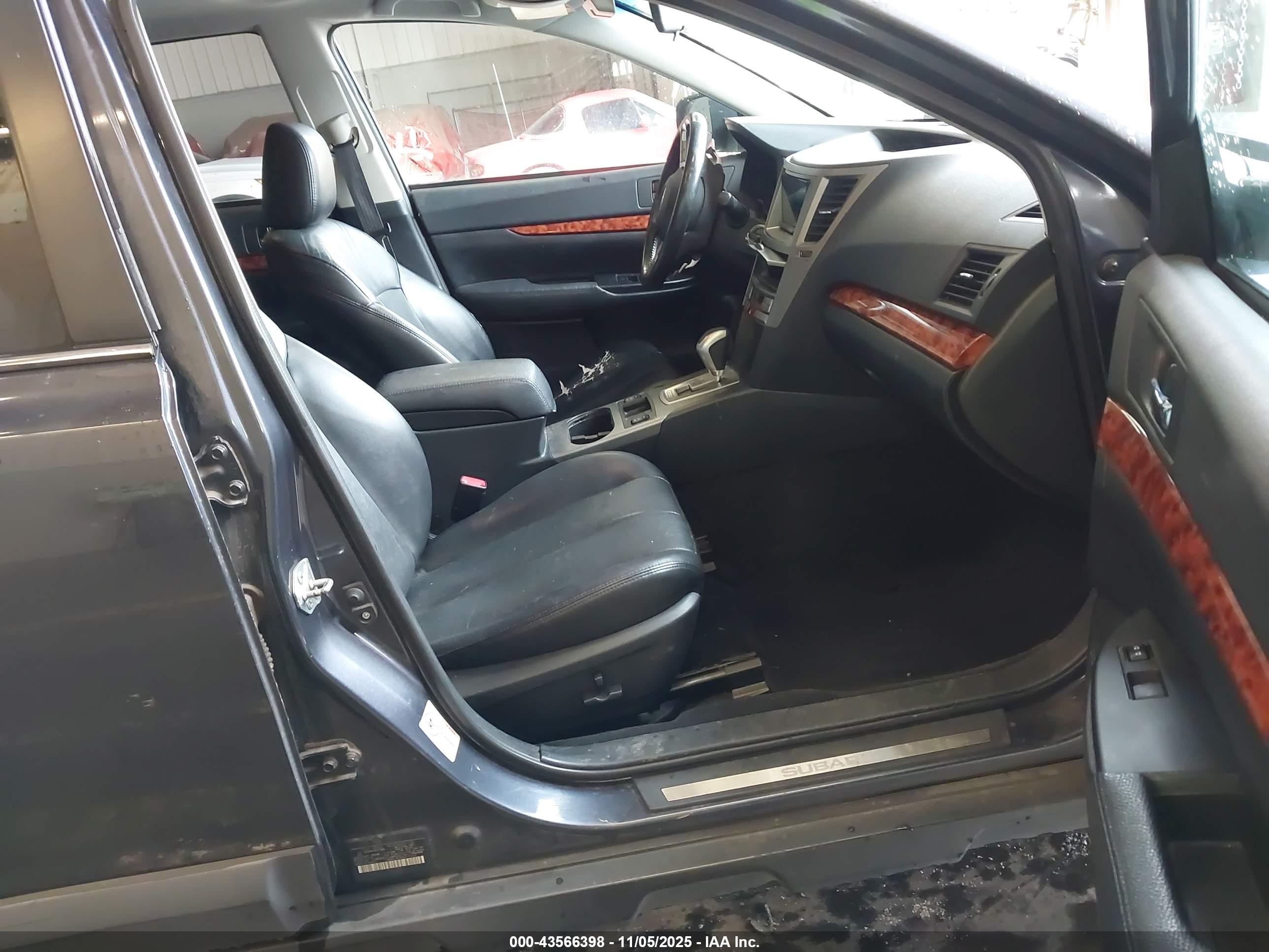 SUBARU OUTBACK image 5