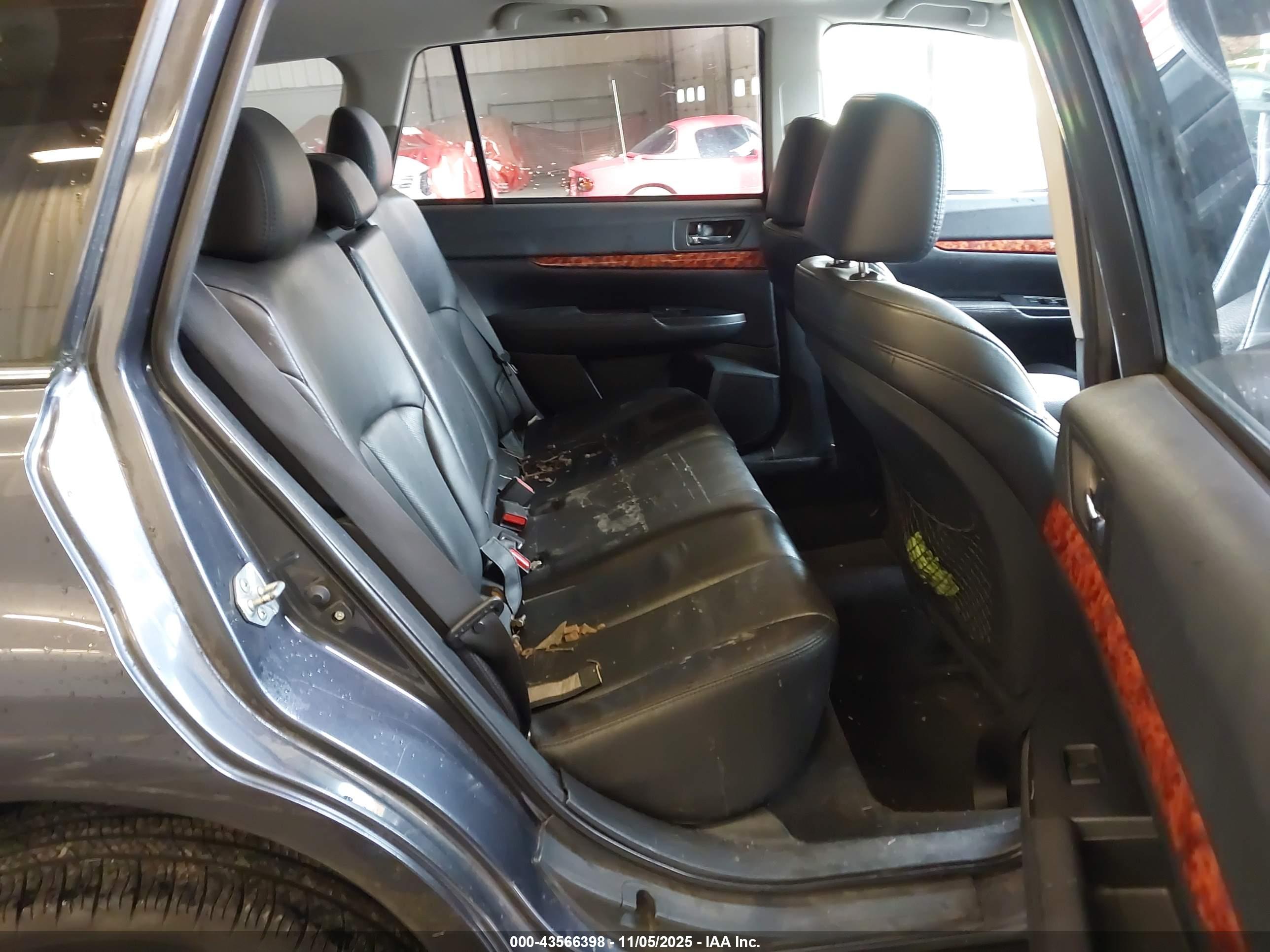 SUBARU OUTBACK image 8