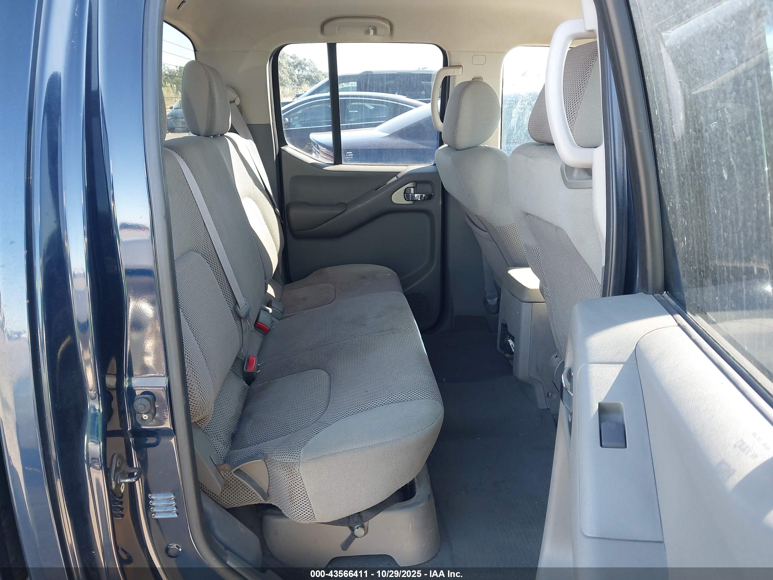 NISSAN FRONTIER image 8