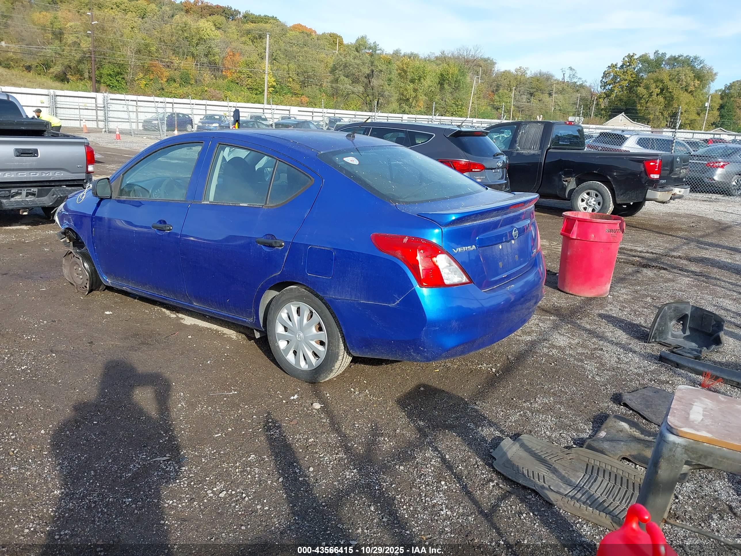 NISSAN VERSA image 3