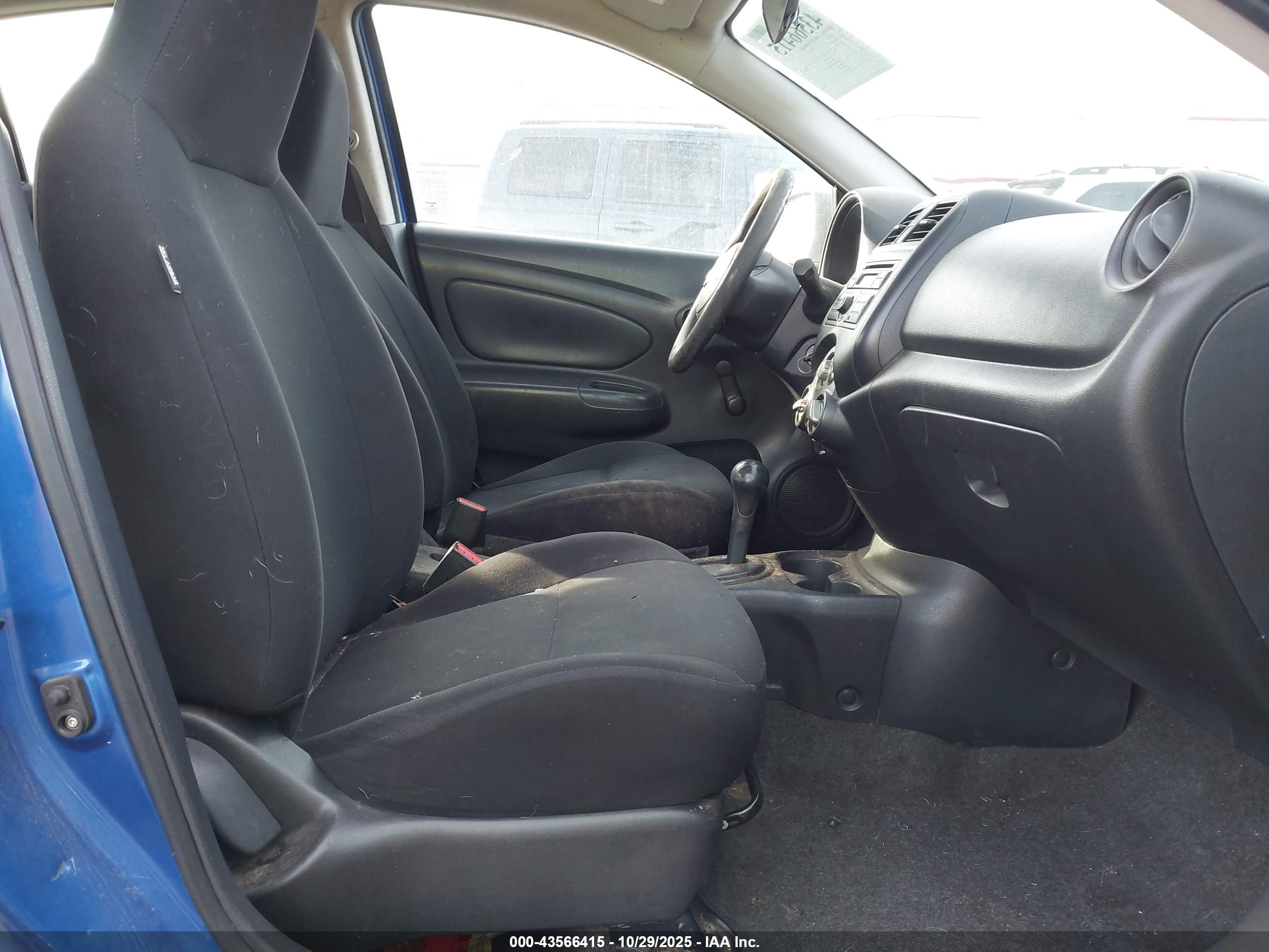 NISSAN VERSA image 5