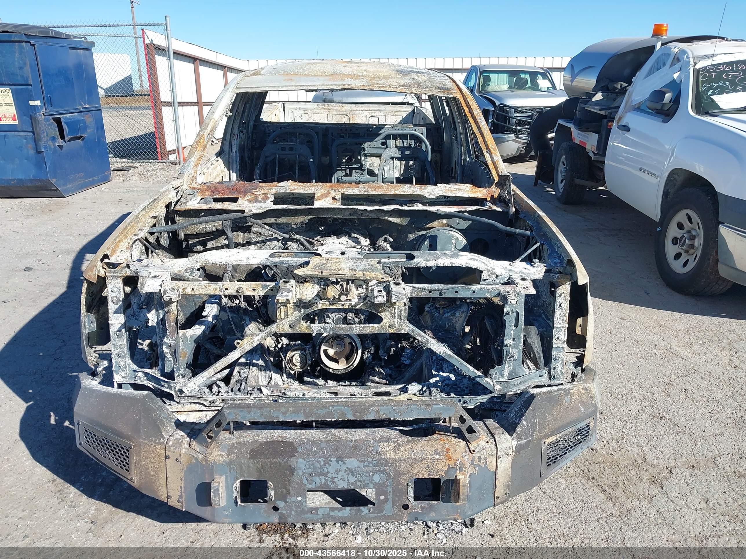 CHEVROLET SILVERADO image 6