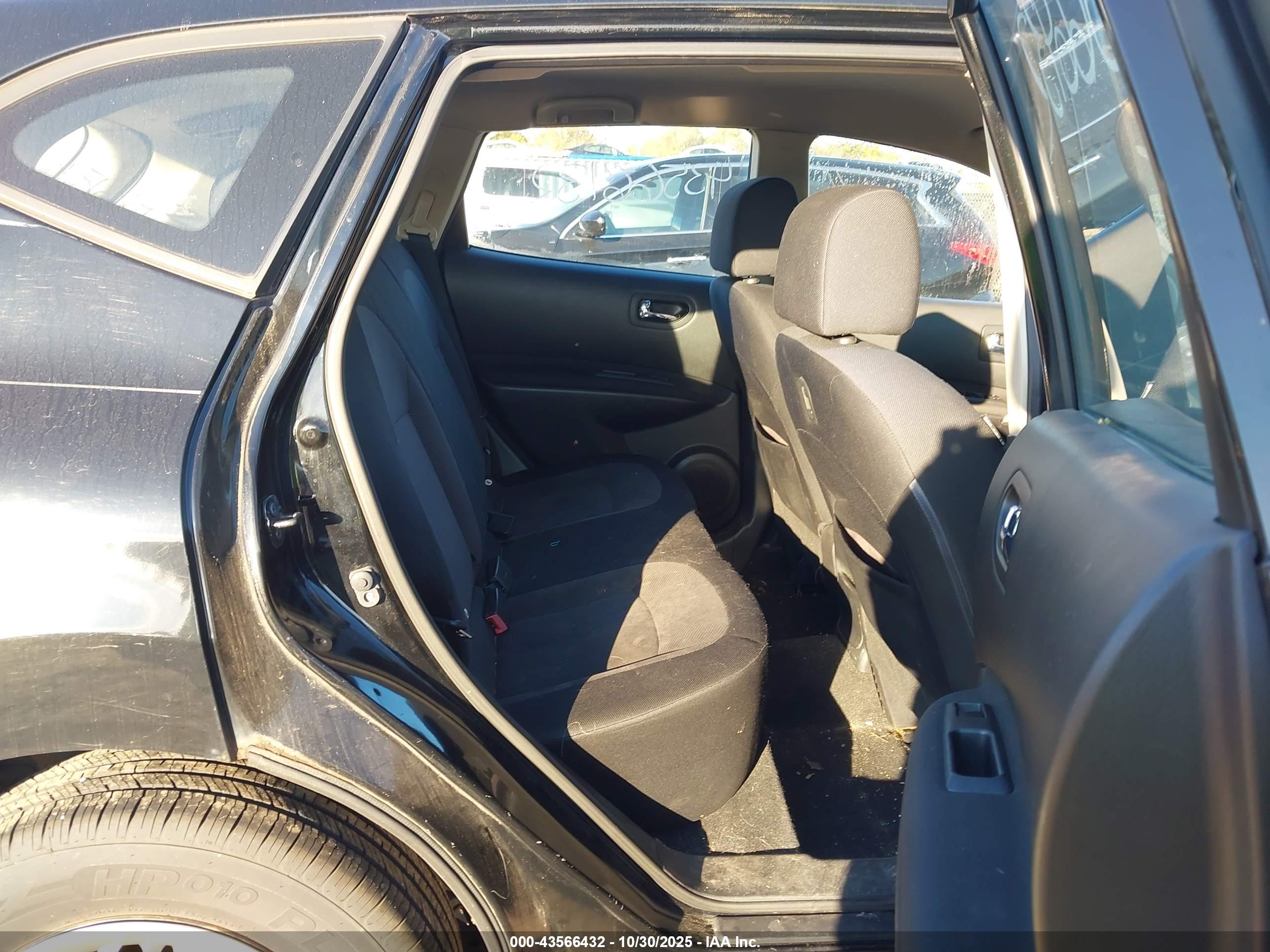 NISSAN ROGUE image 8