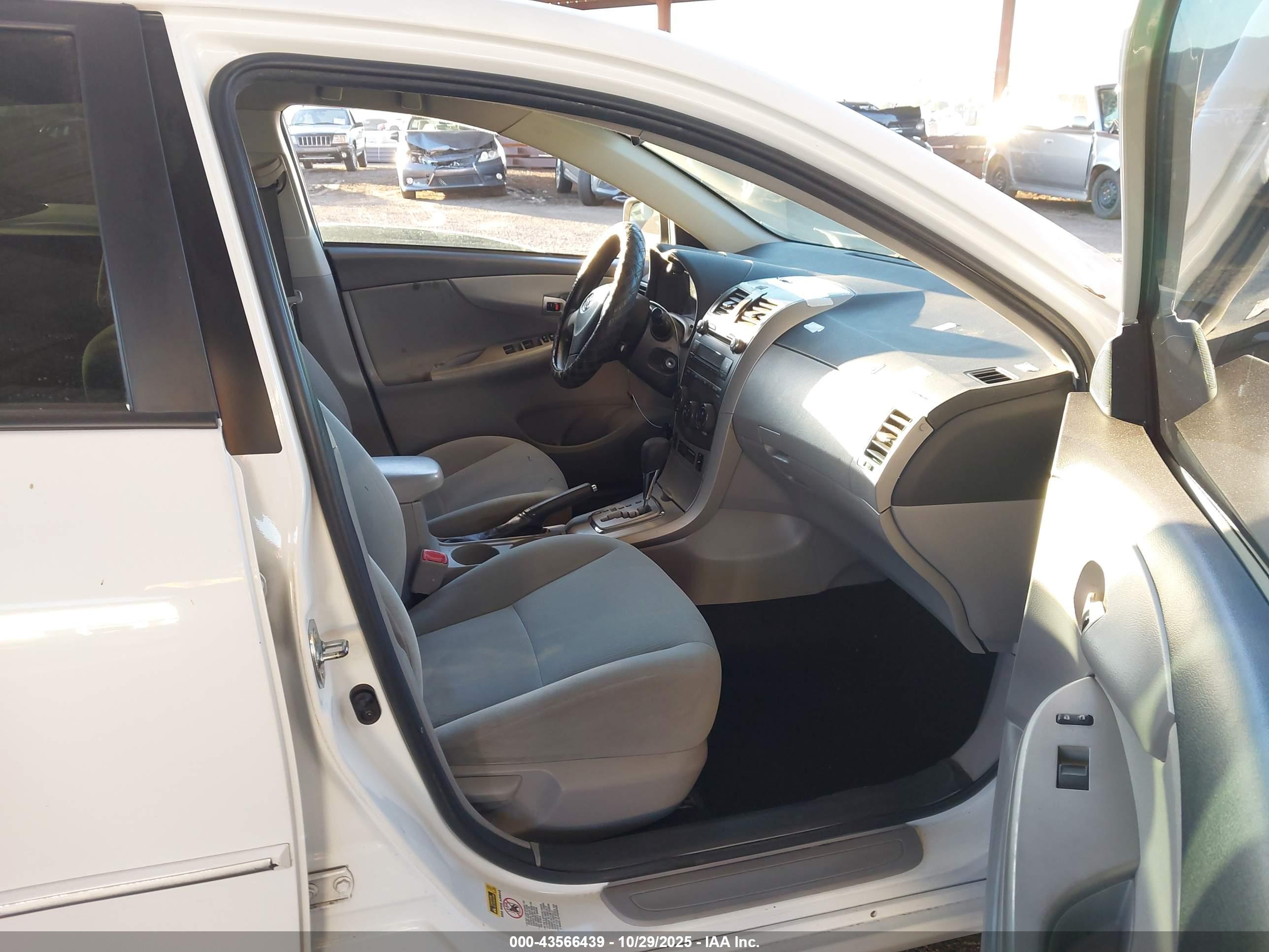 TOYOTA COROLLA image 5