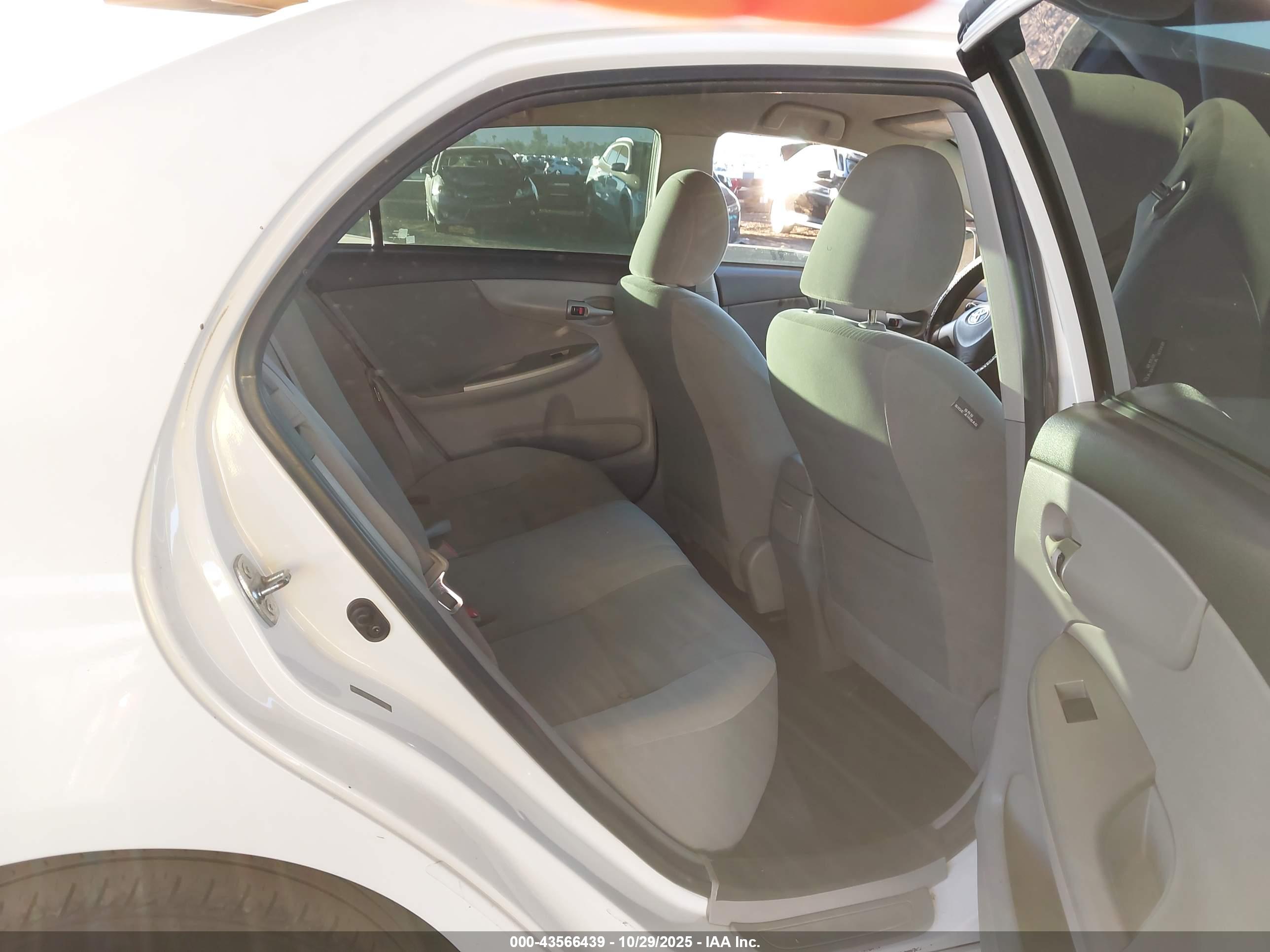 TOYOTA COROLLA image 8
