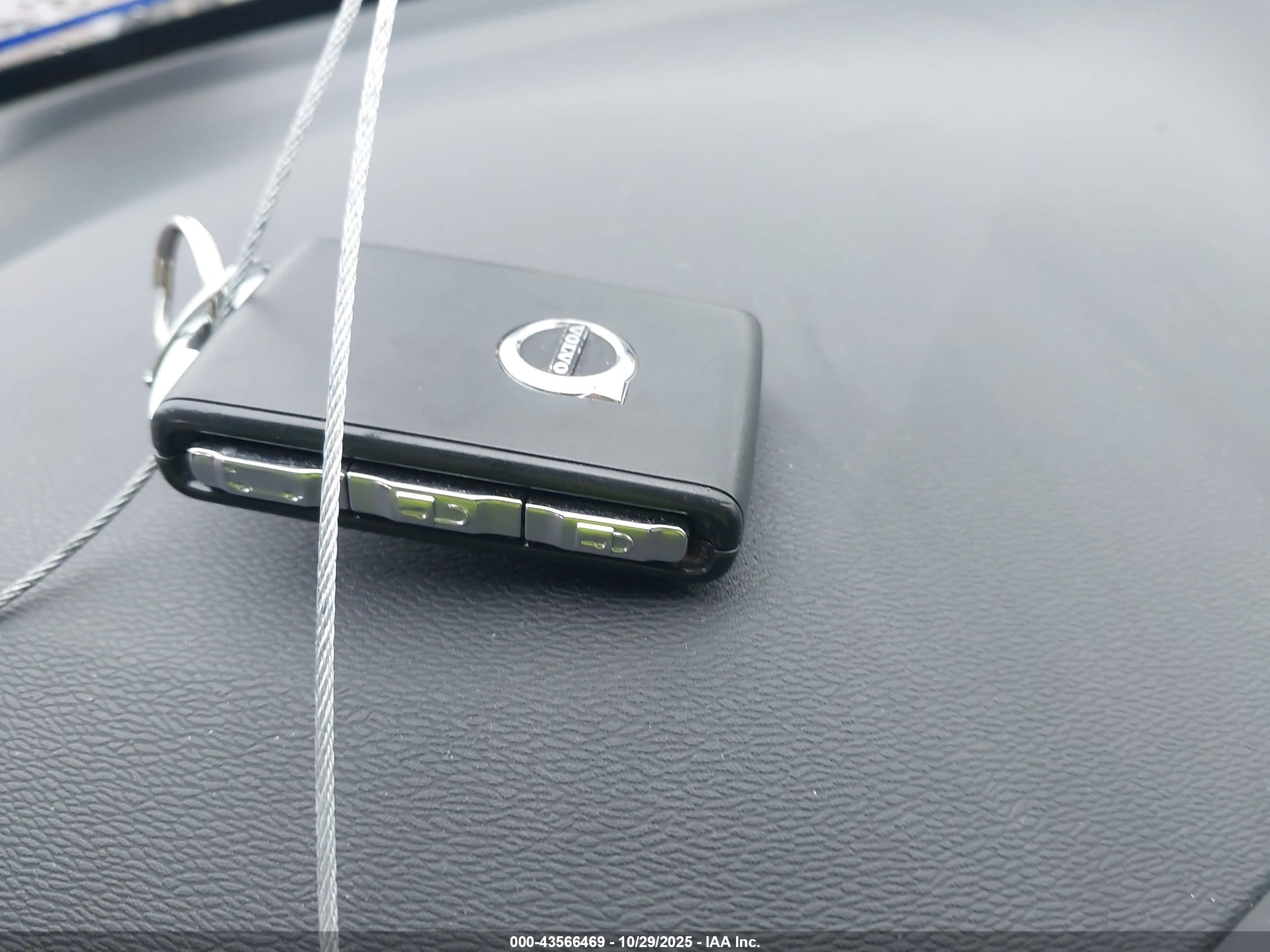 VOLVO XC40 image 11