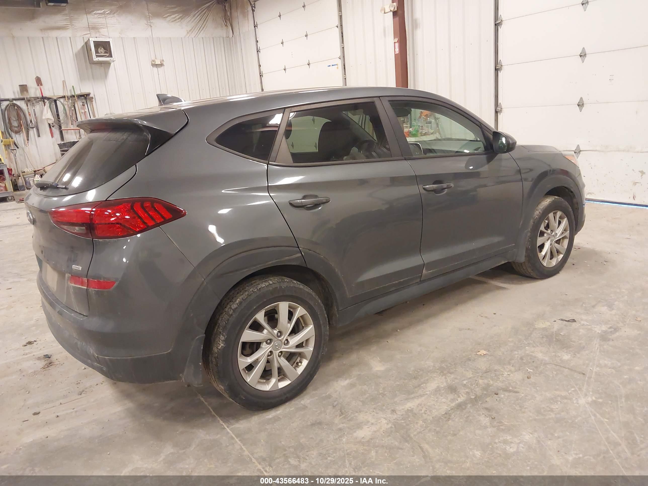 HYUNDAI TUCSON image 4