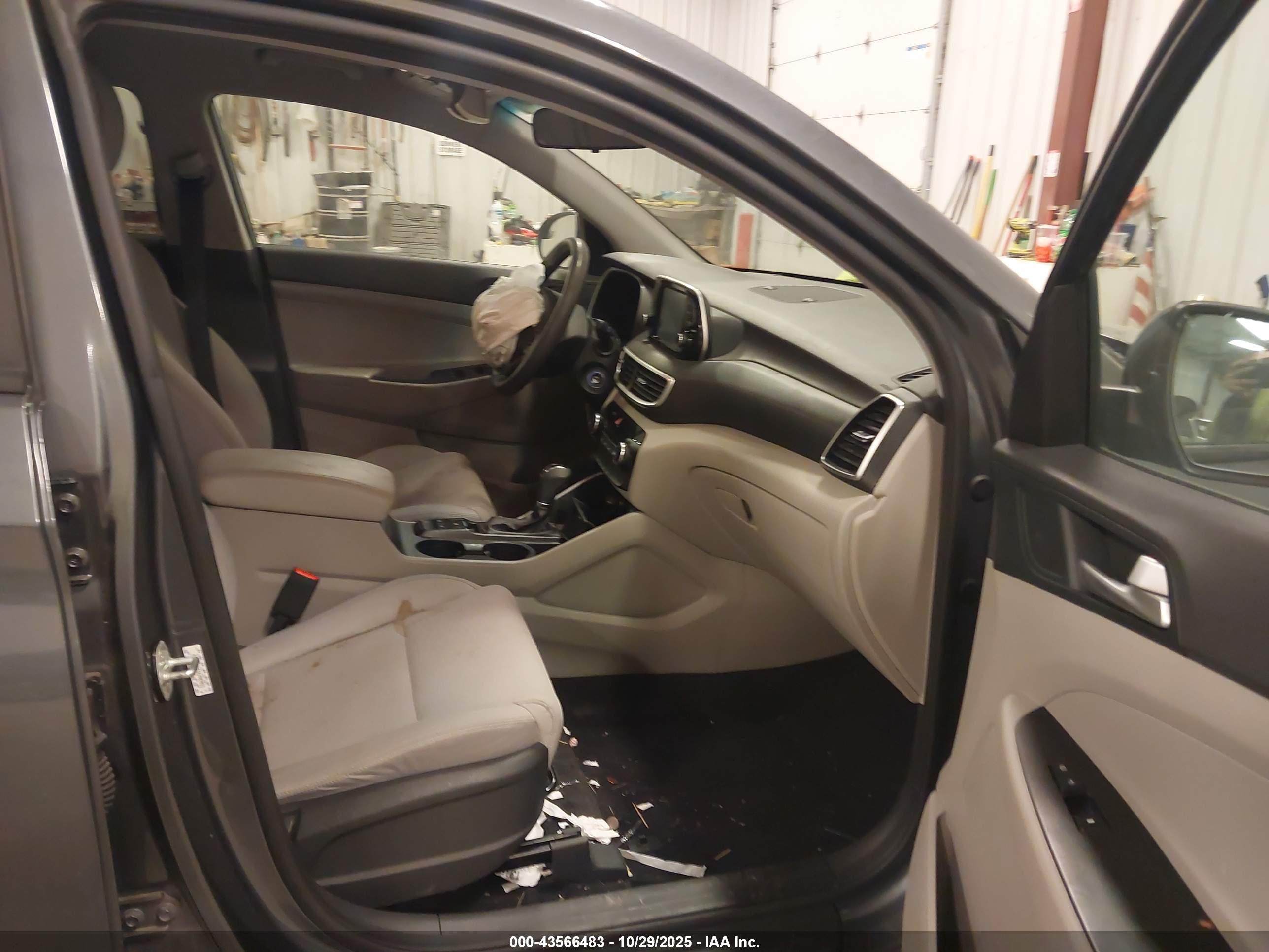 HYUNDAI TUCSON image 5