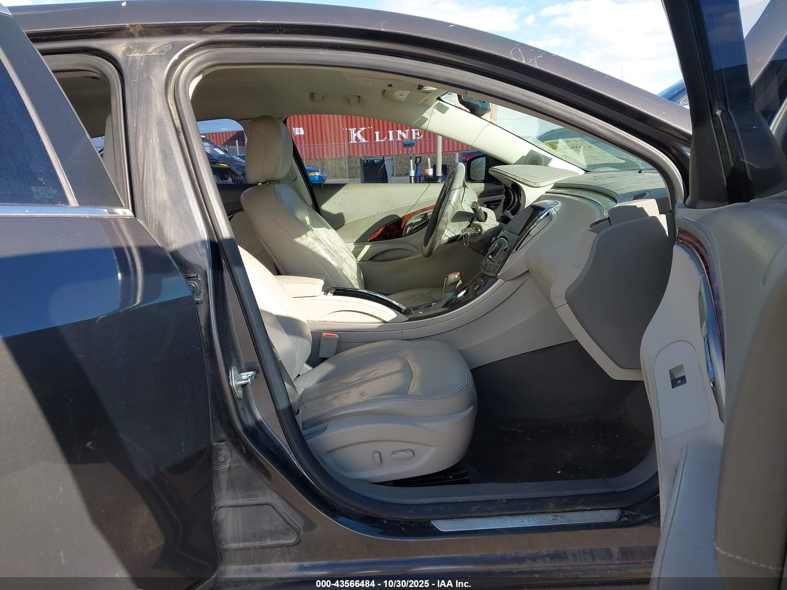 BUICK LACROSSE image 5
