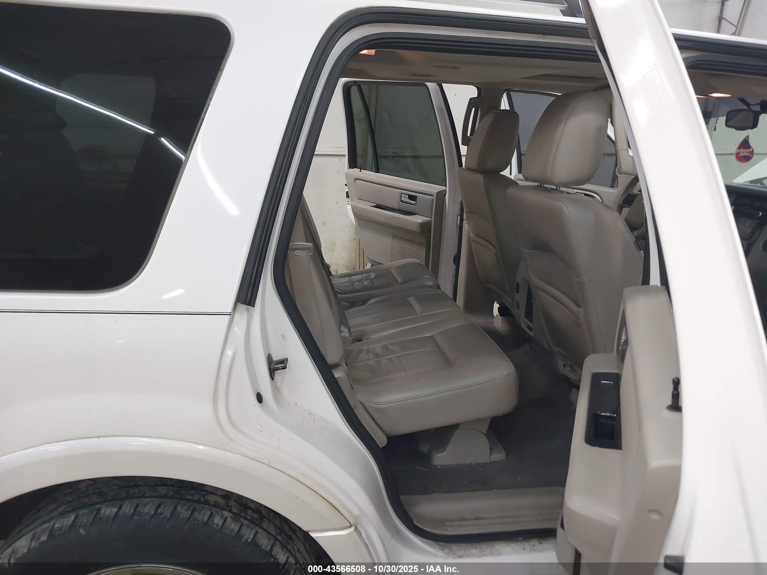 FORD EXPEDITION image 8