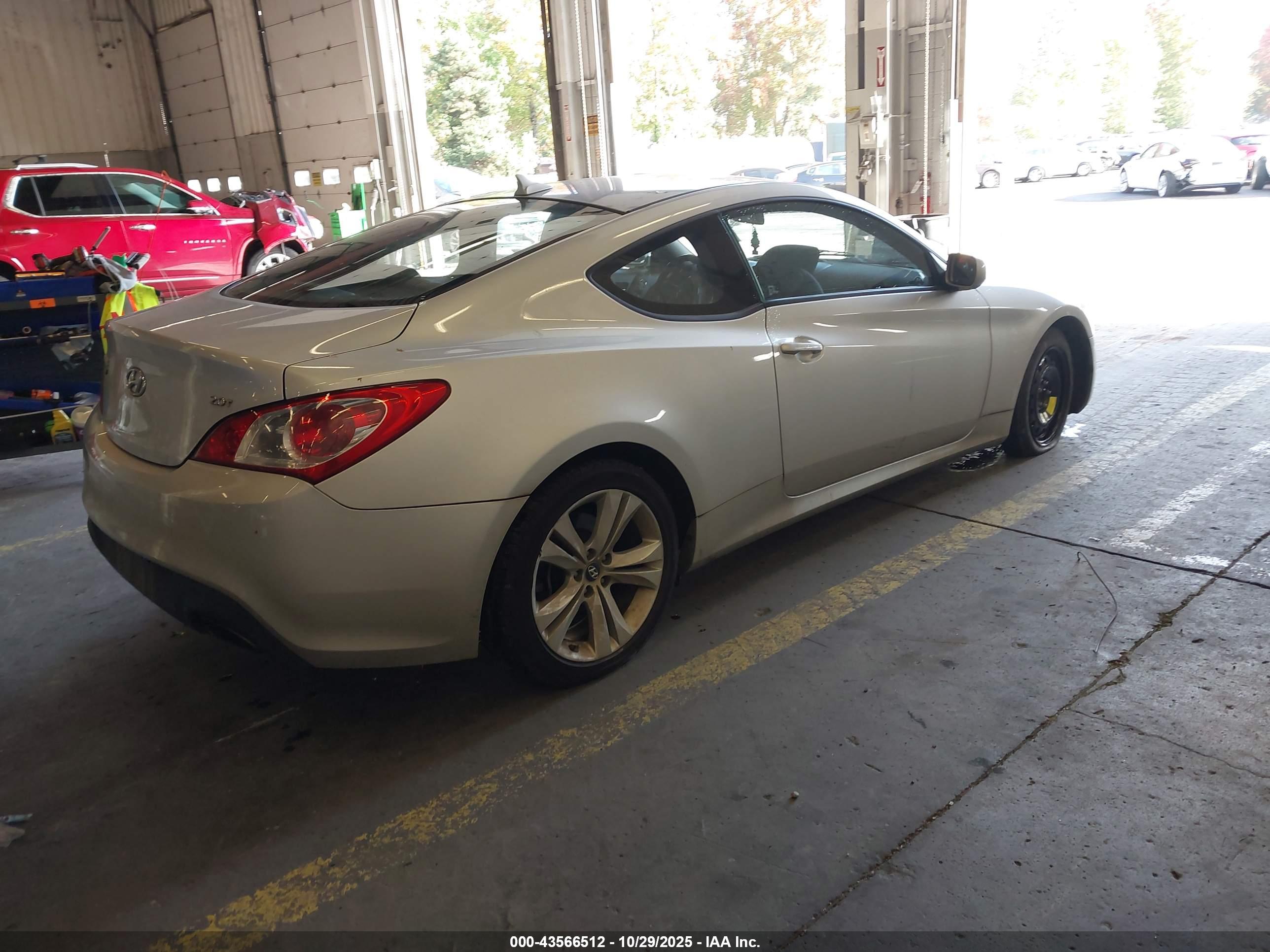 HYUNDAI GENESIS image 4