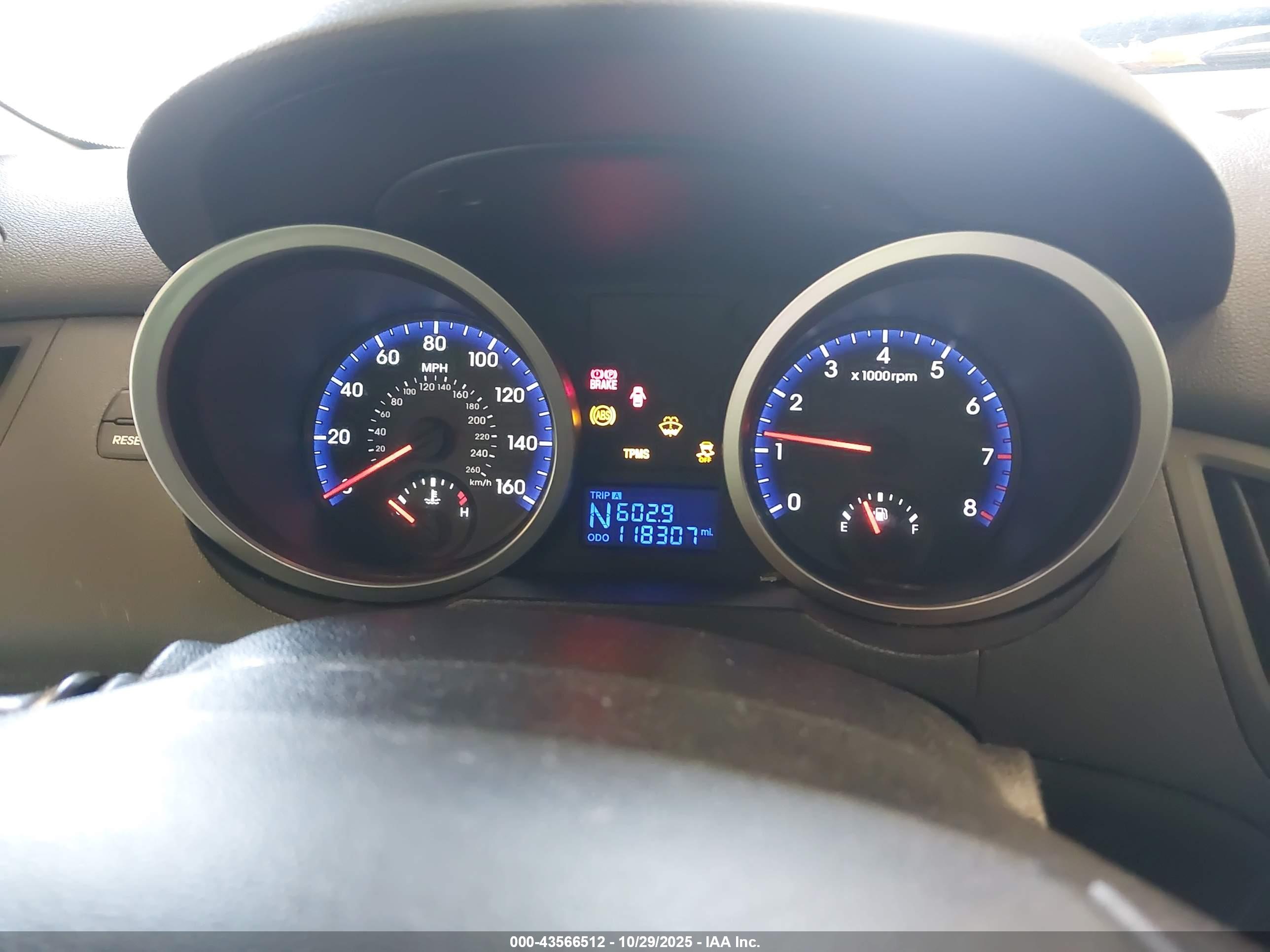 HYUNDAI GENESIS image 7