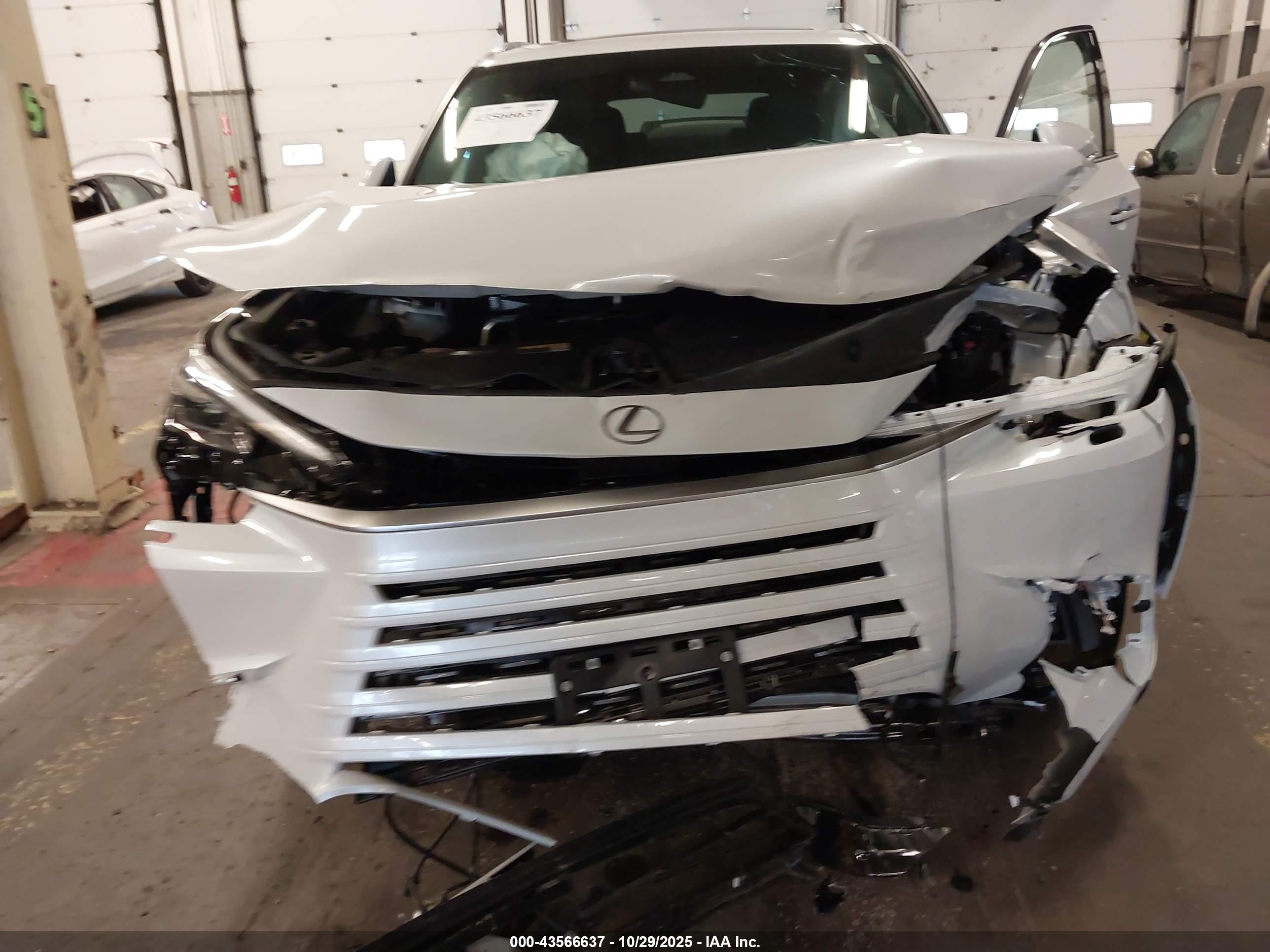 LEXUS TX image 6