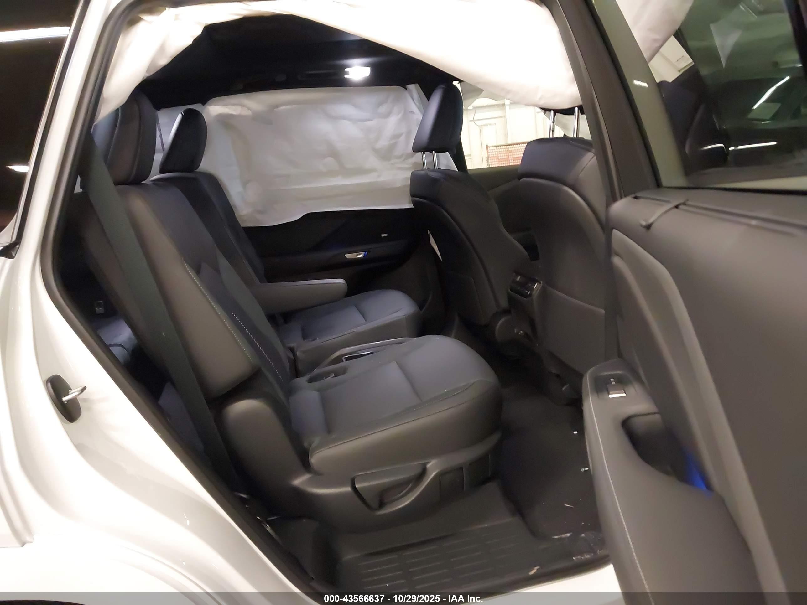 LEXUS TX image 8