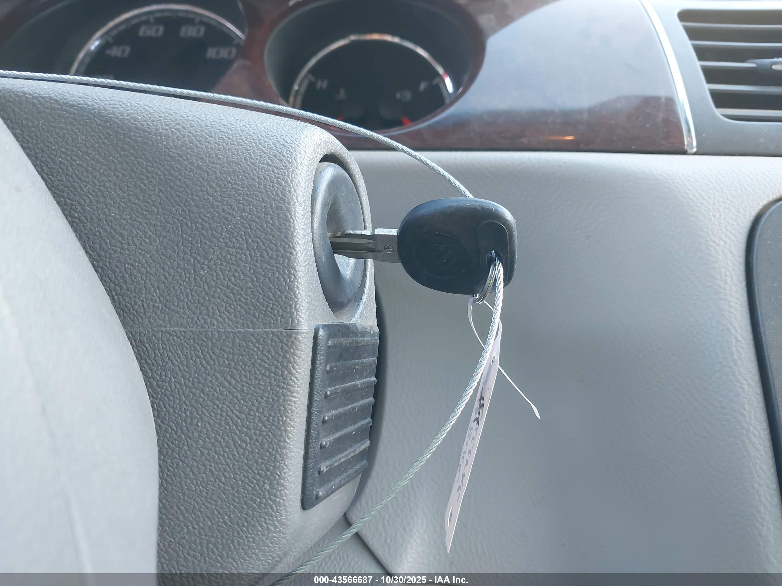 BUICK LUCERNE image 11