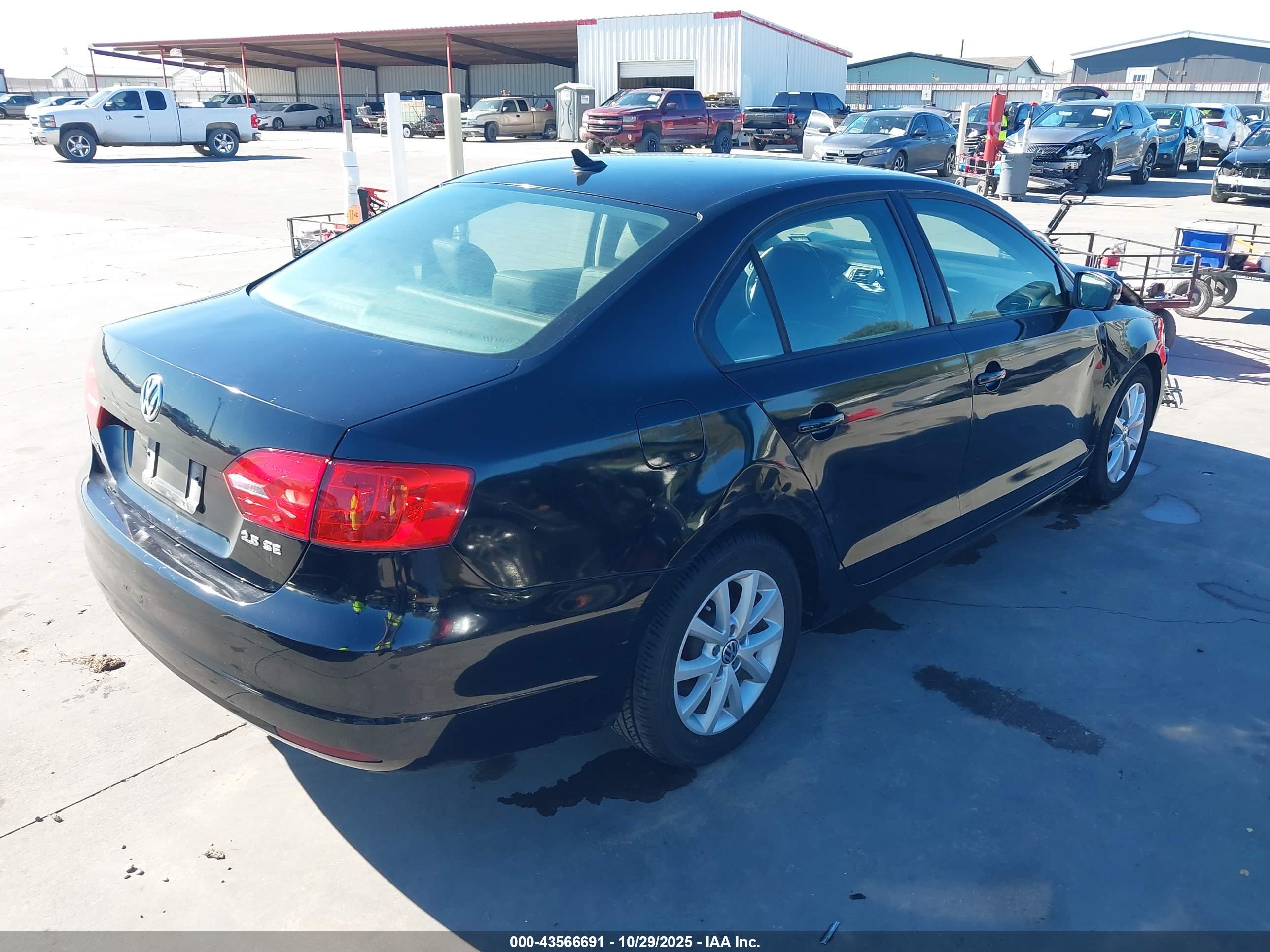 VOLKSWAGEN JETTA image 4
