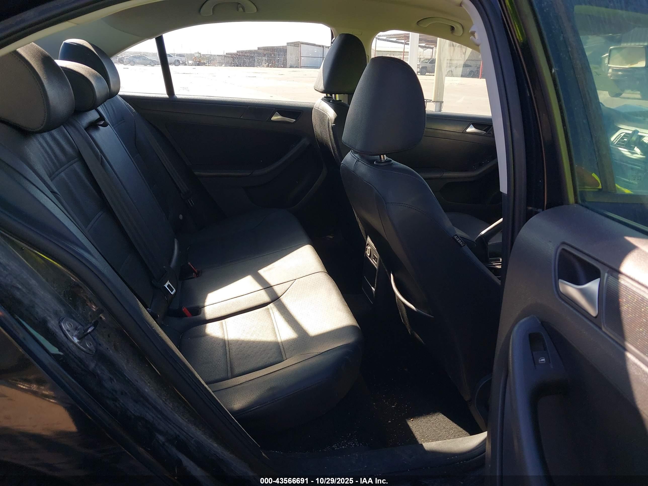 VOLKSWAGEN JETTA image 8