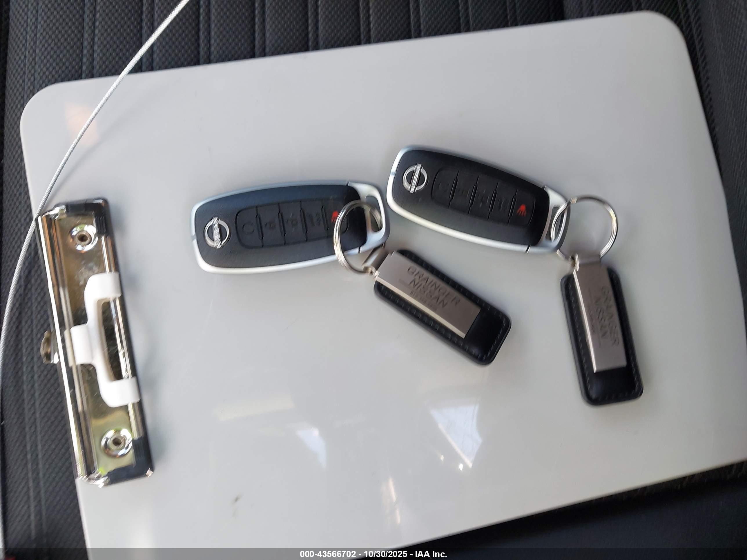 NISSAN ROGUE image 11