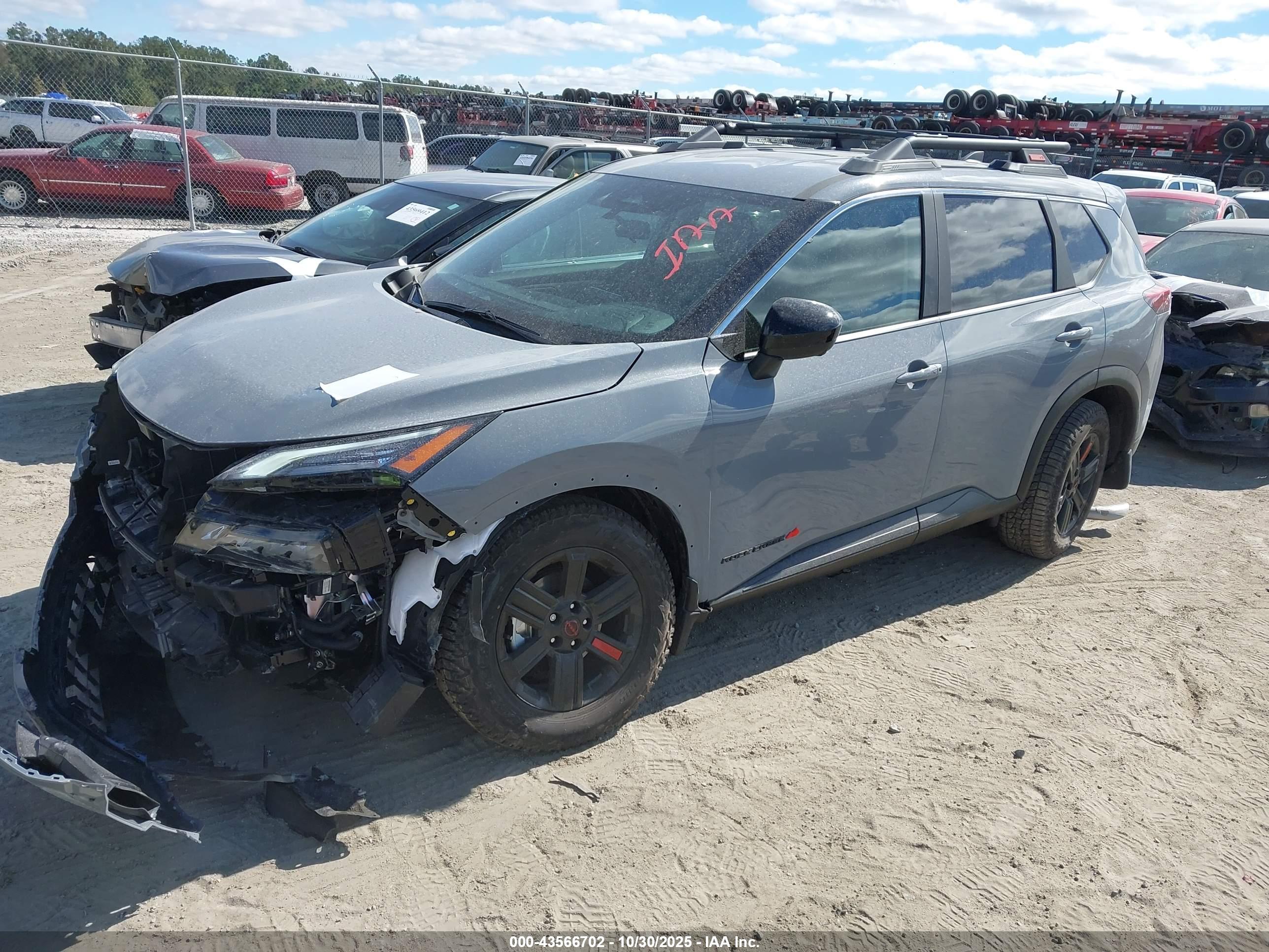 NISSAN ROGUE image 2