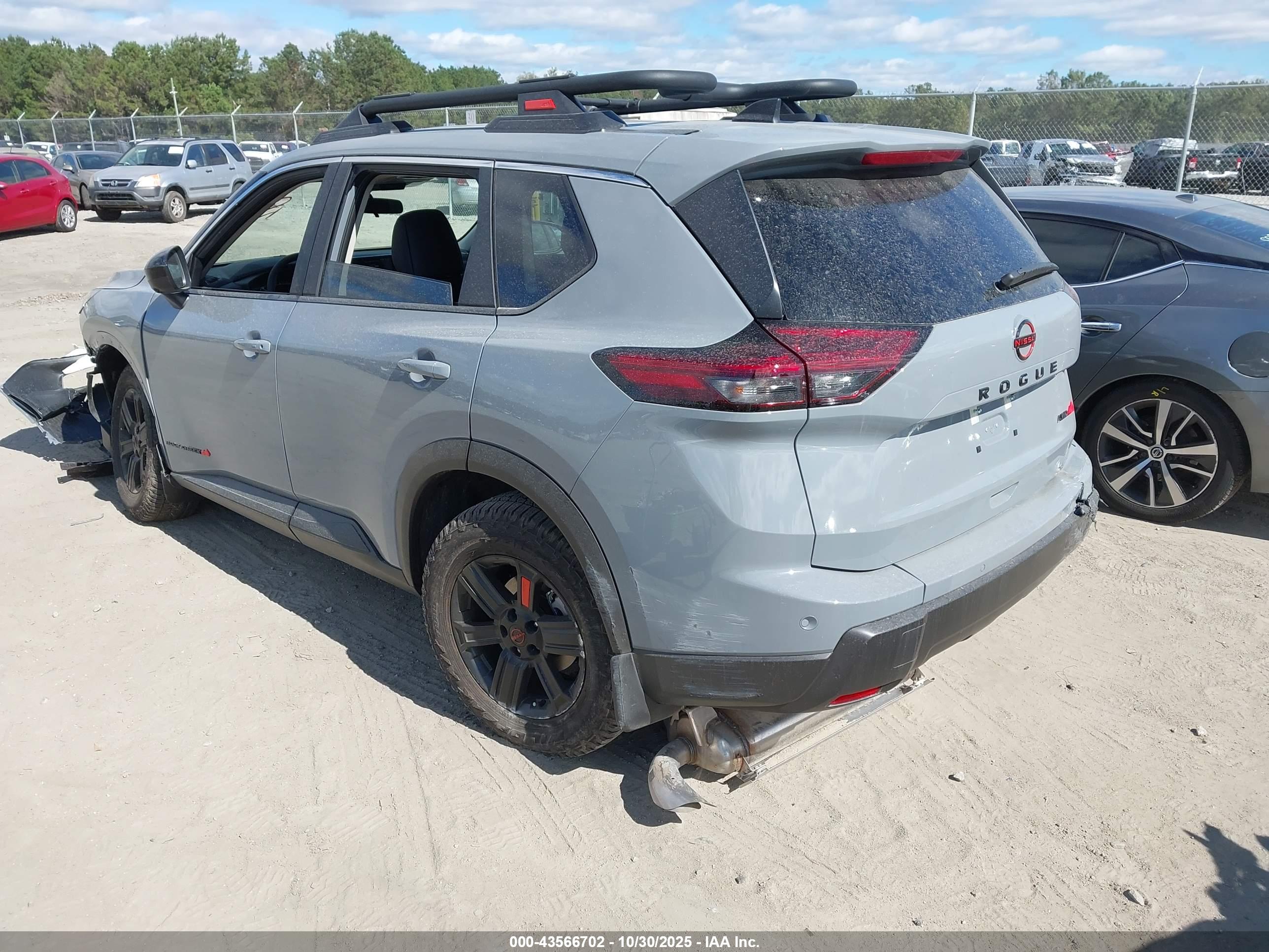 NISSAN ROGUE image 3