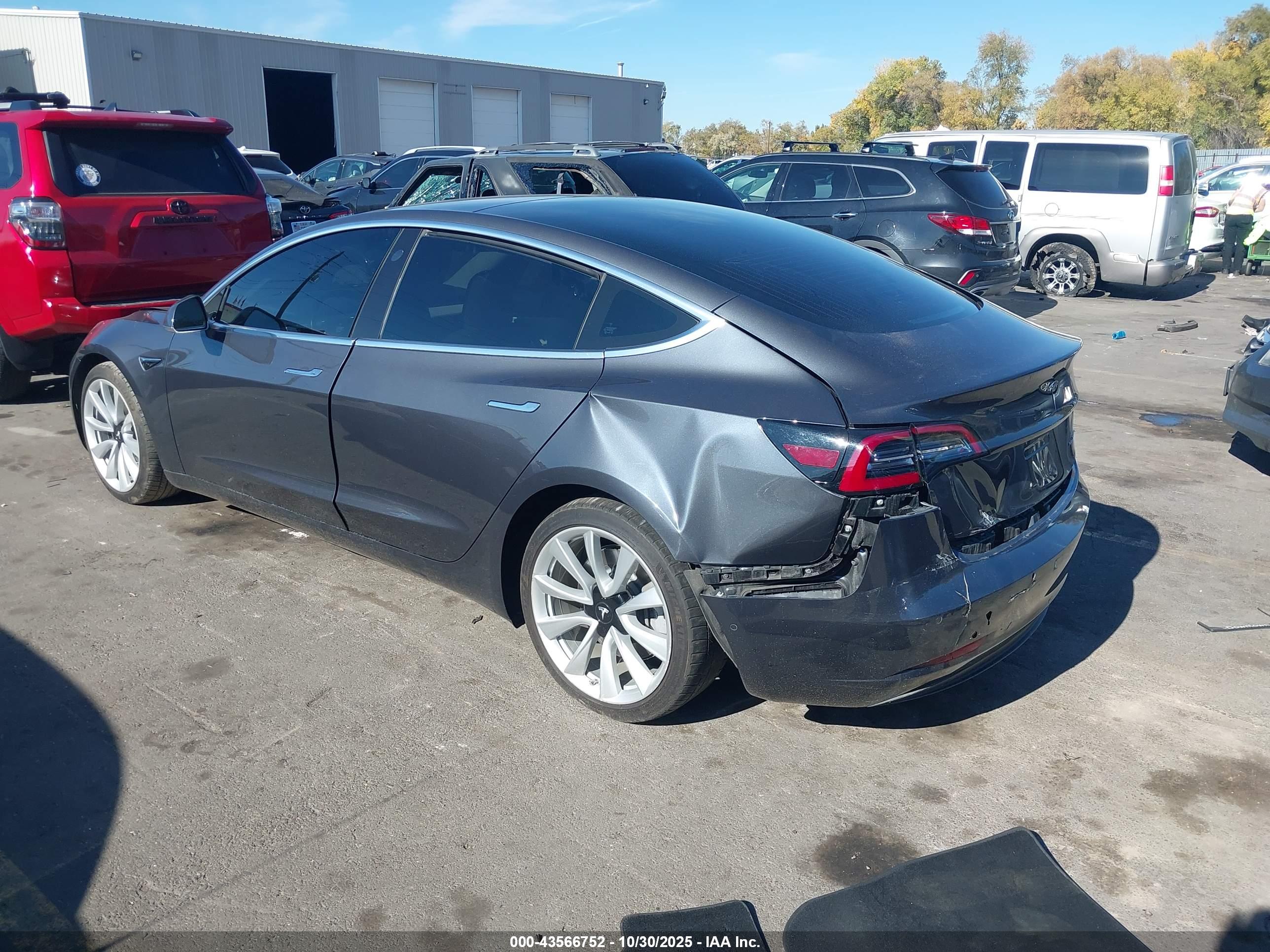 TESLA MODEL image 3
