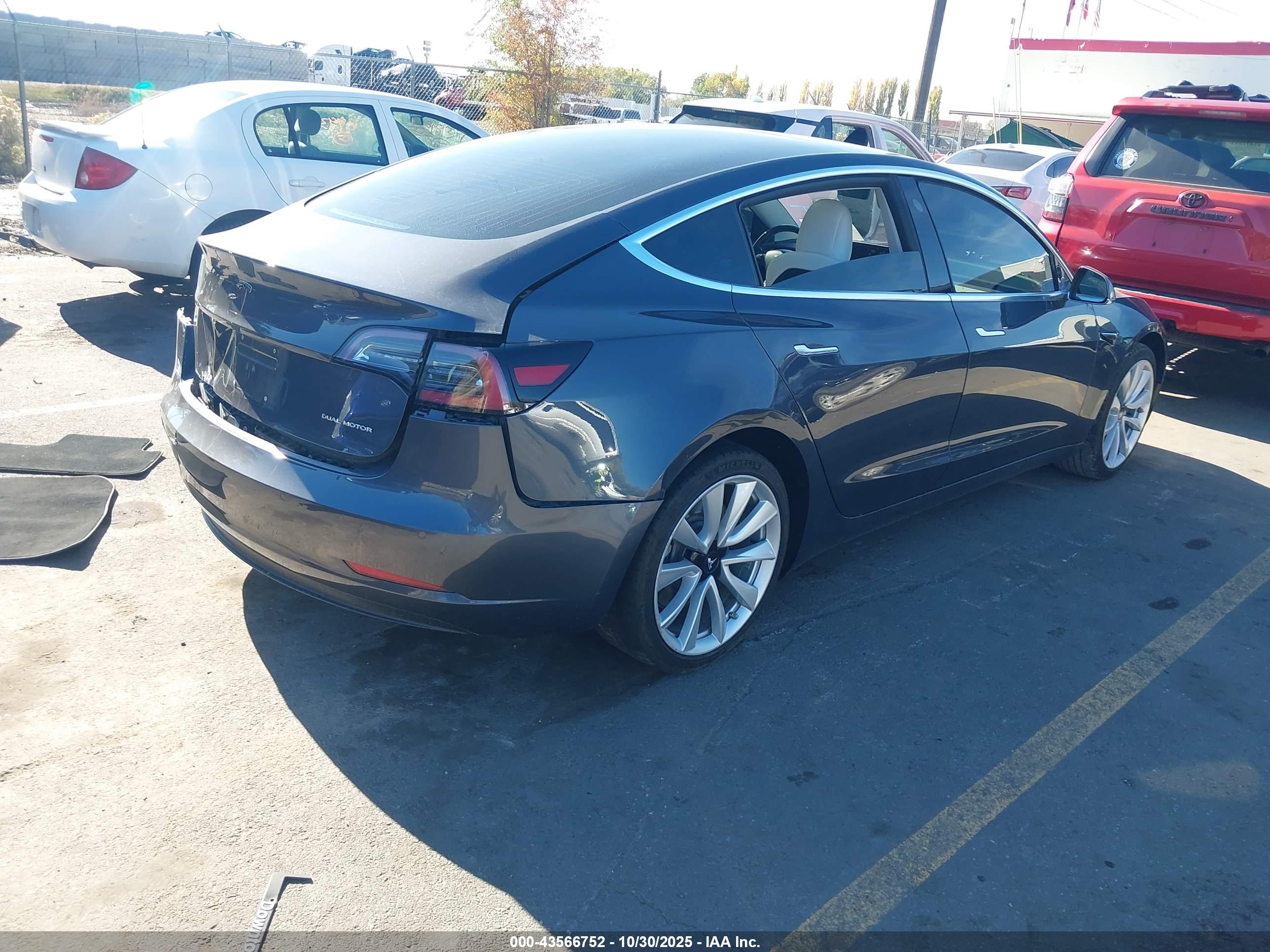 TESLA MODEL image 4