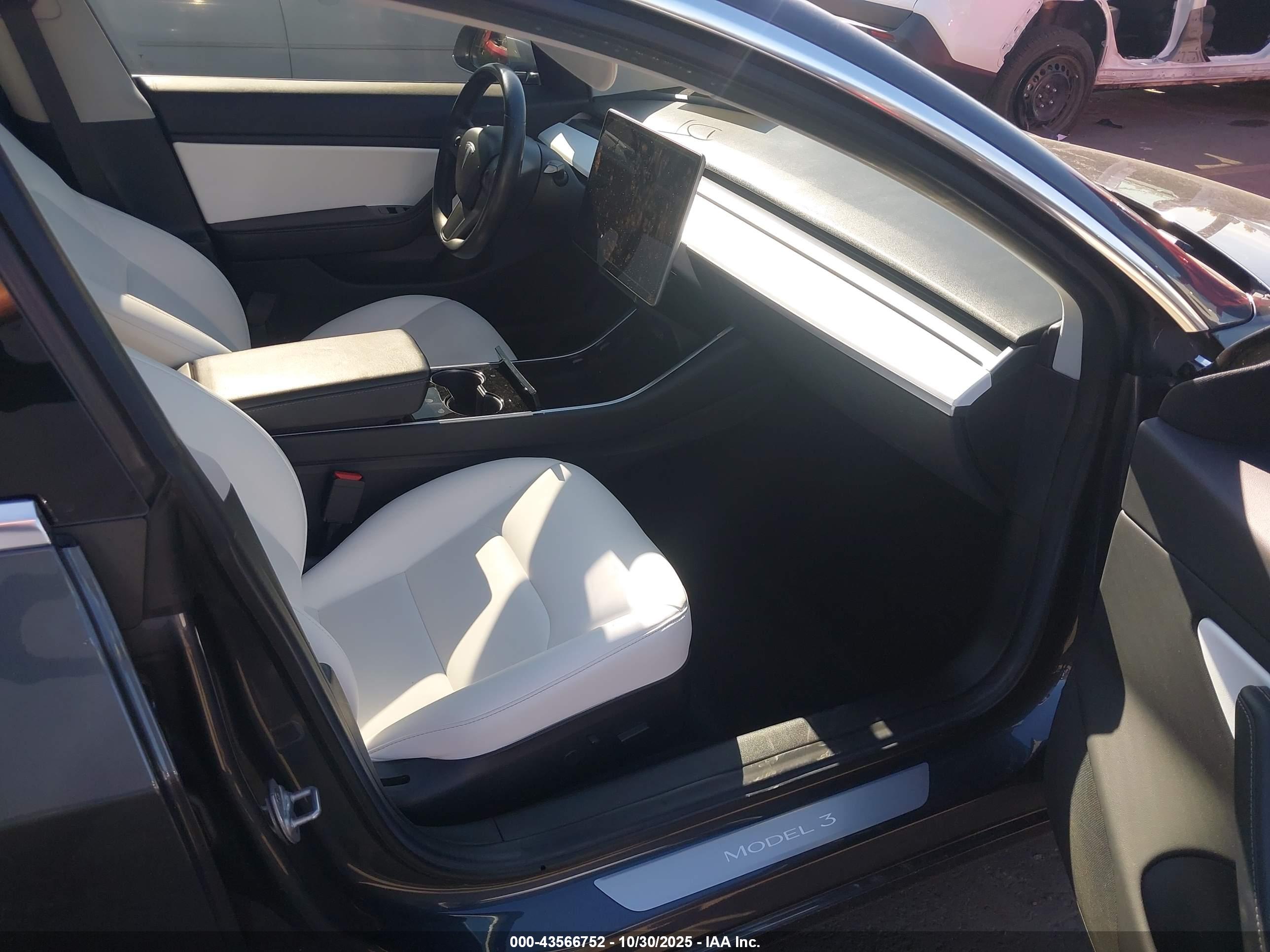 TESLA MODEL image 5