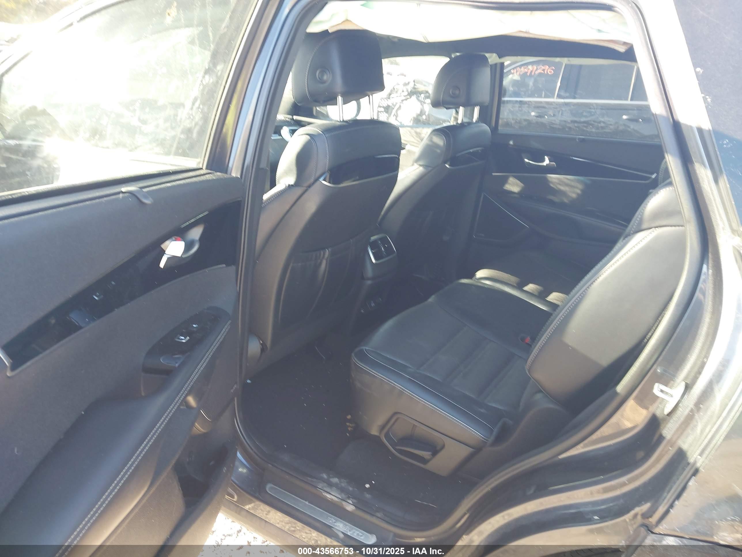 KIA SORENTO image 8