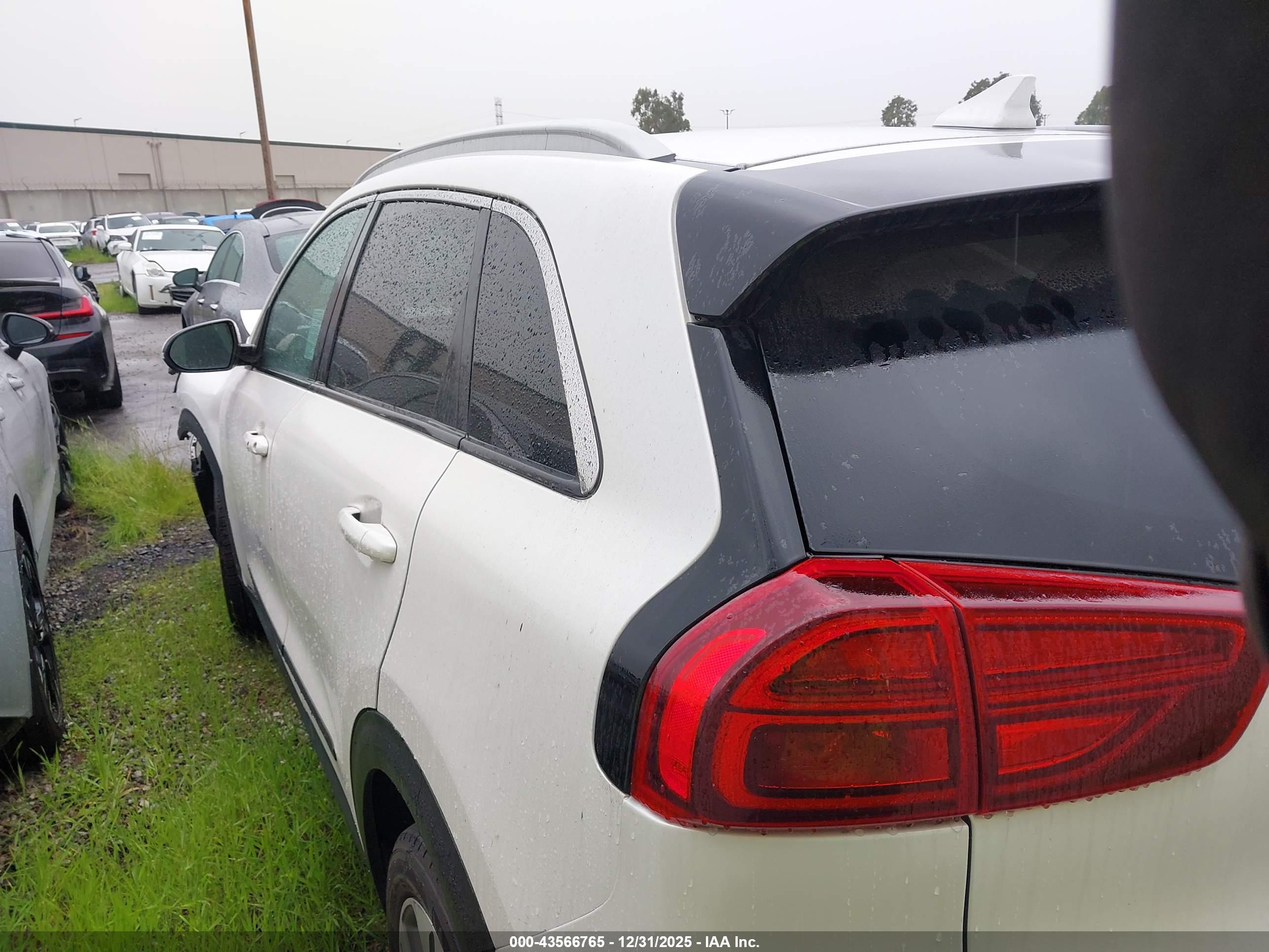 KIA NIRO image 3