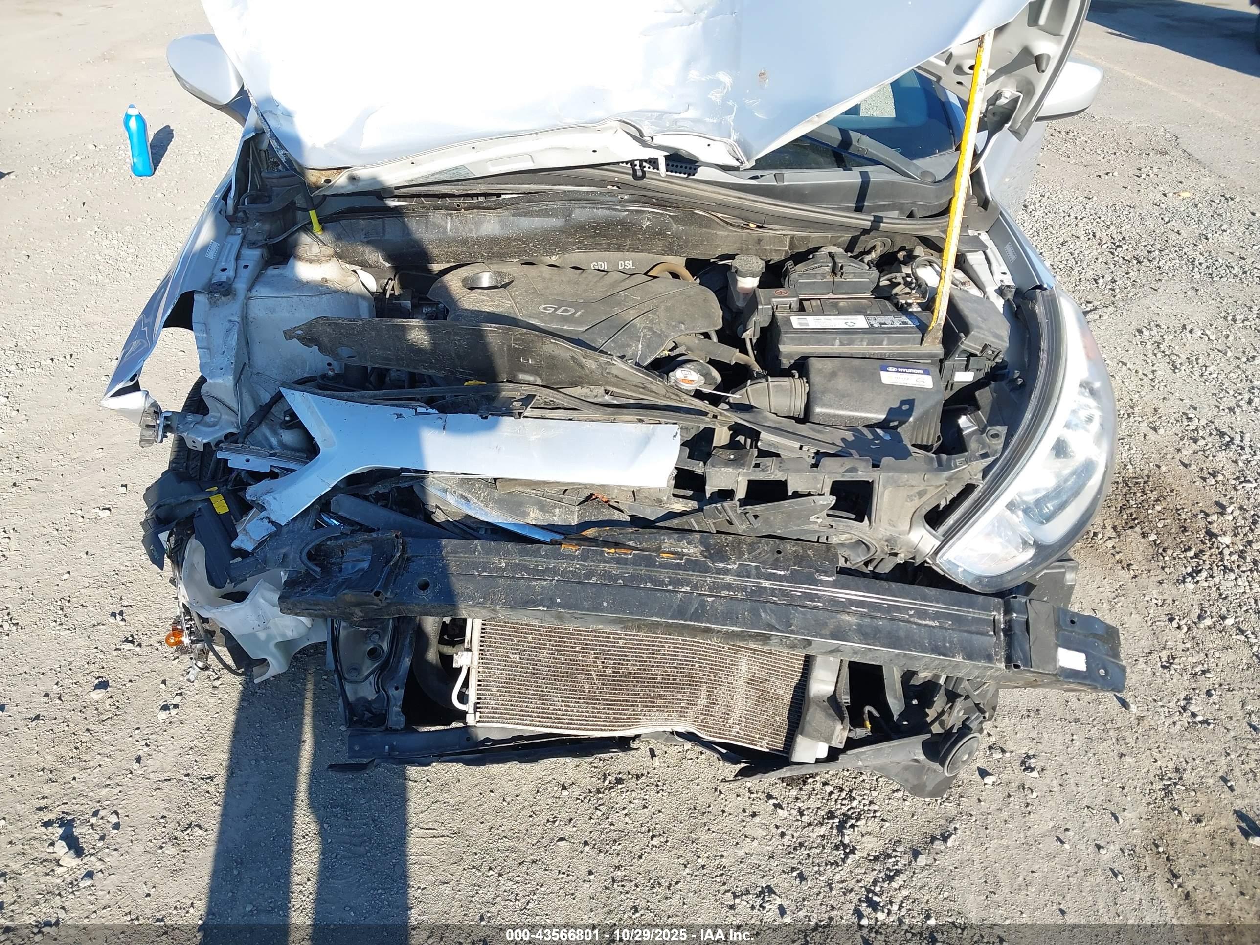 HYUNDAI ACCENT image 10