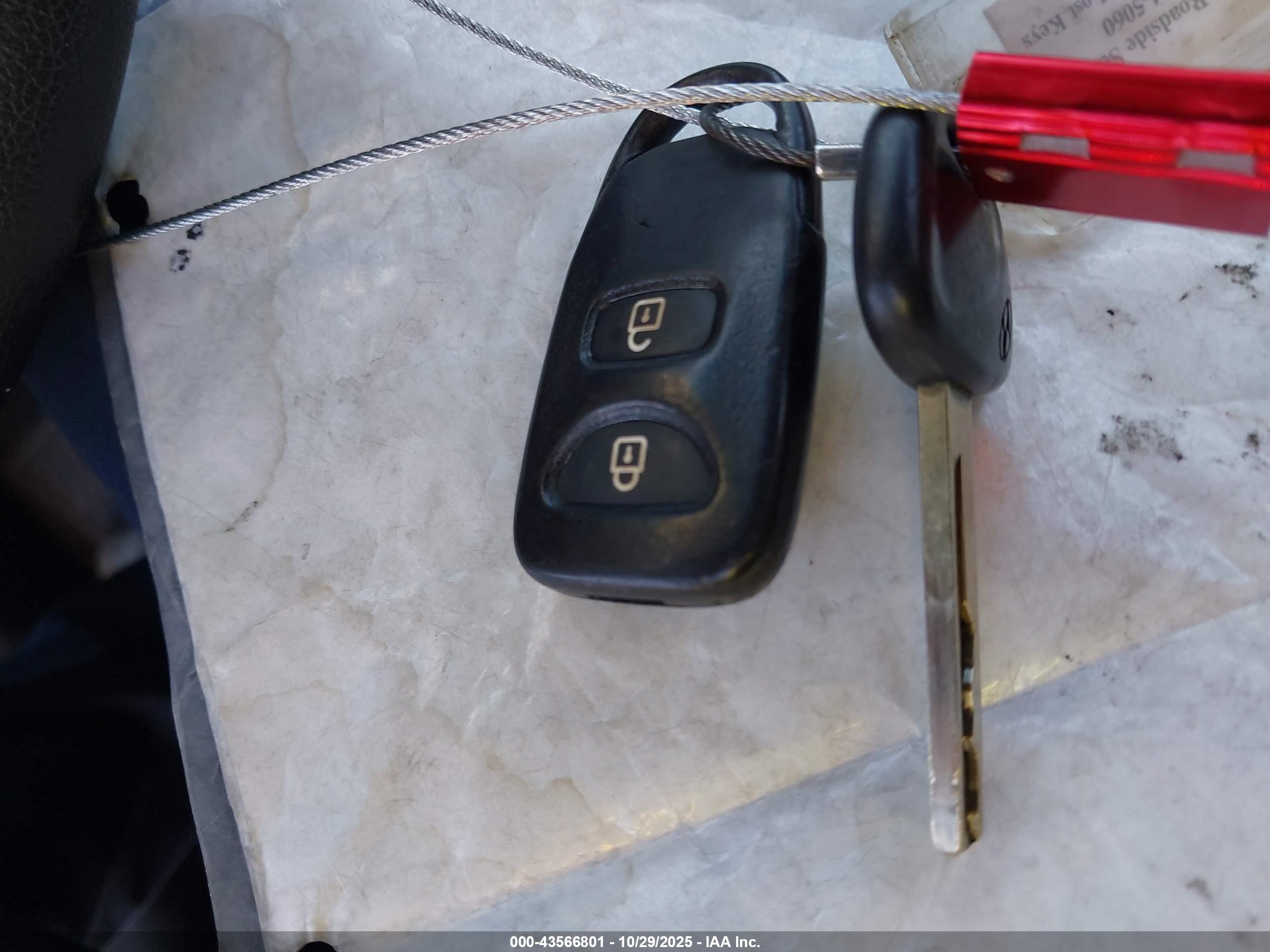 HYUNDAI ACCENT image 11