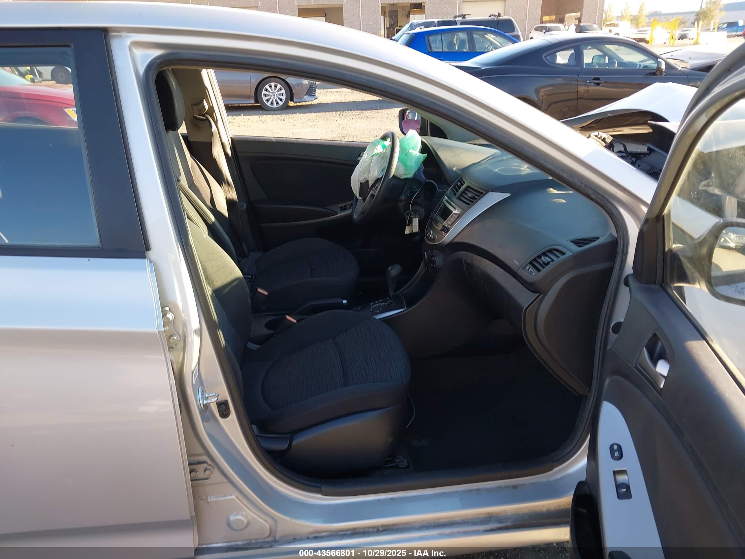 HYUNDAI ACCENT image 5