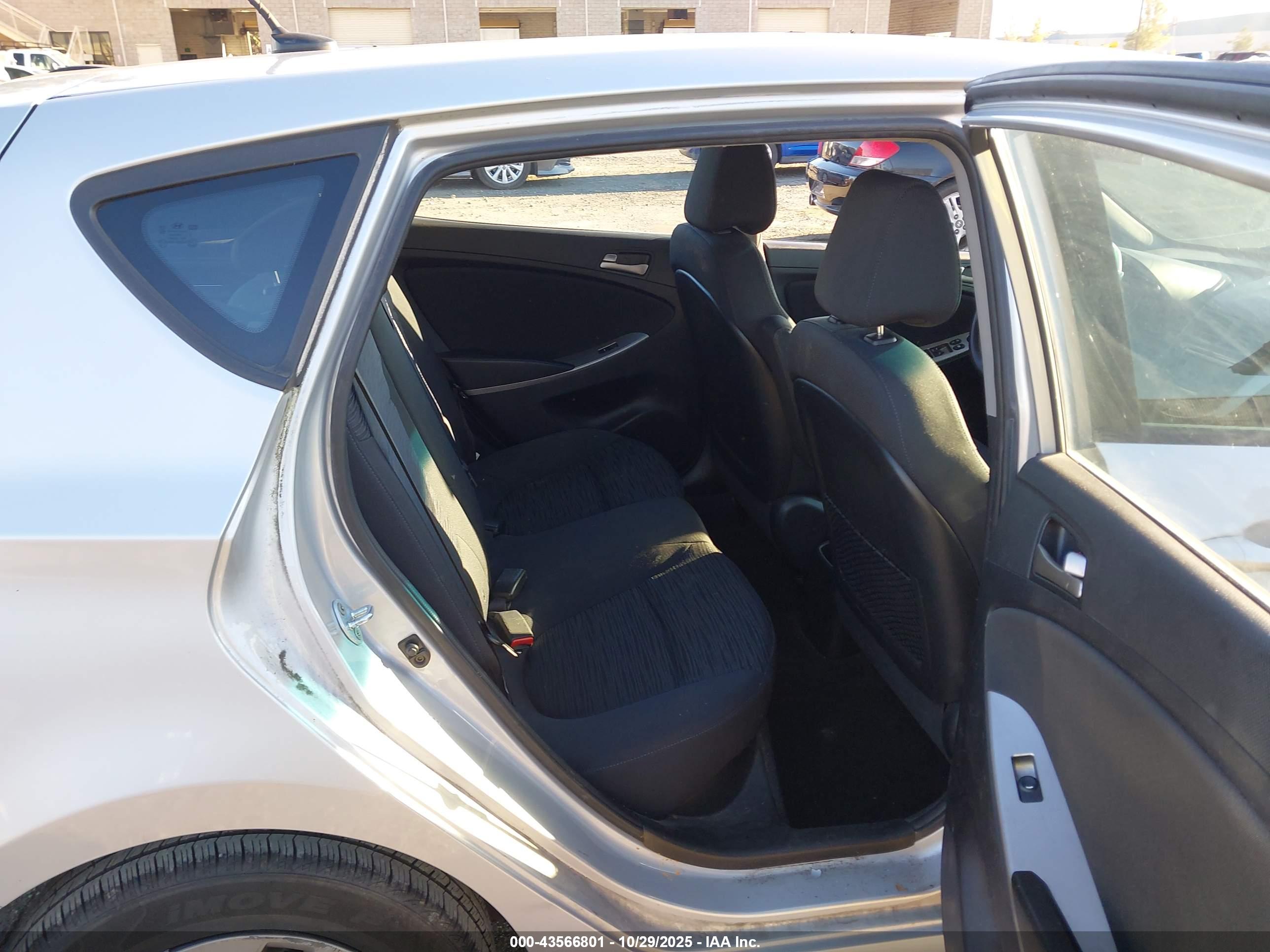 HYUNDAI ACCENT image 8