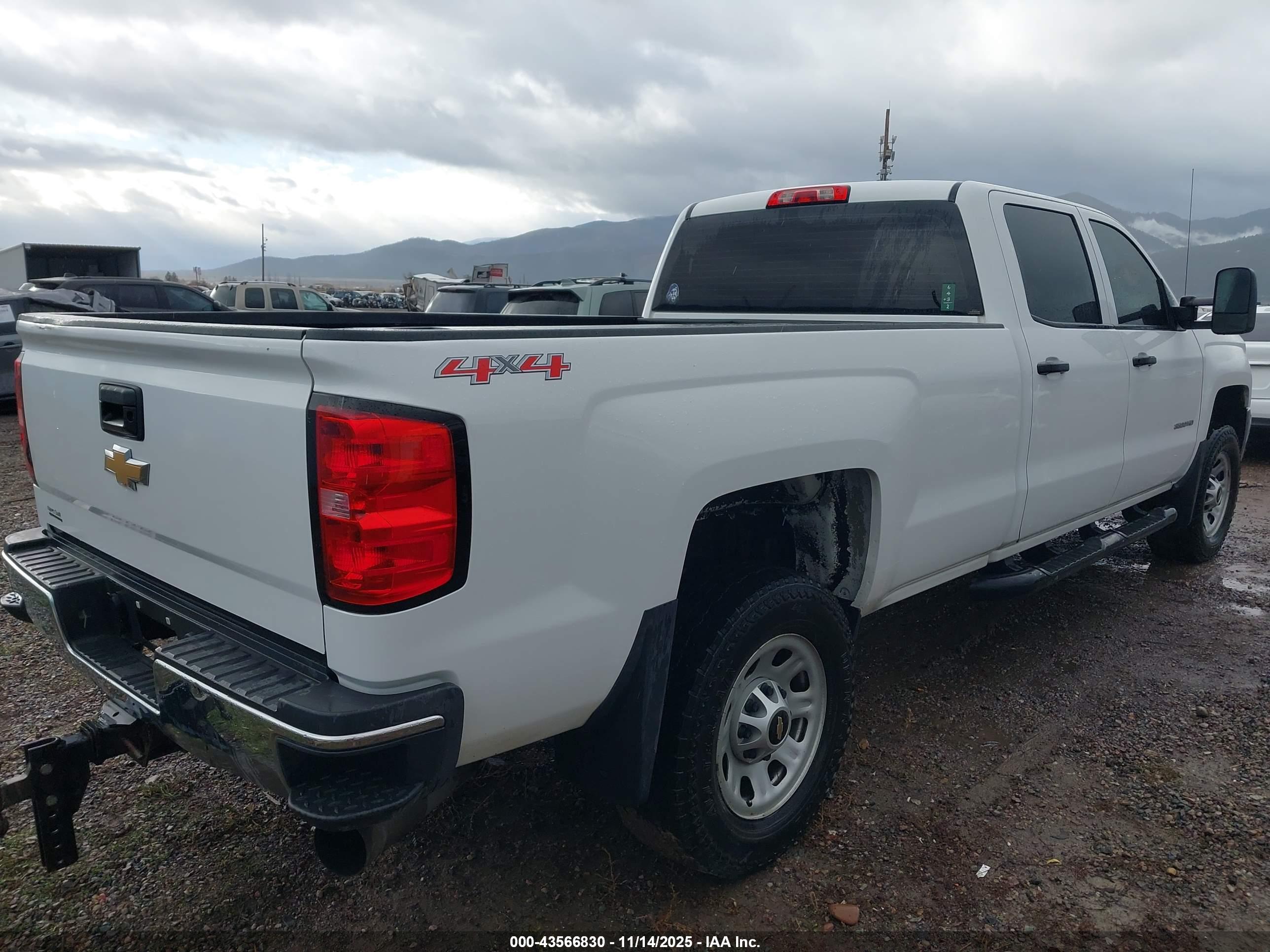 CHEVROLET SILVERADO image 4