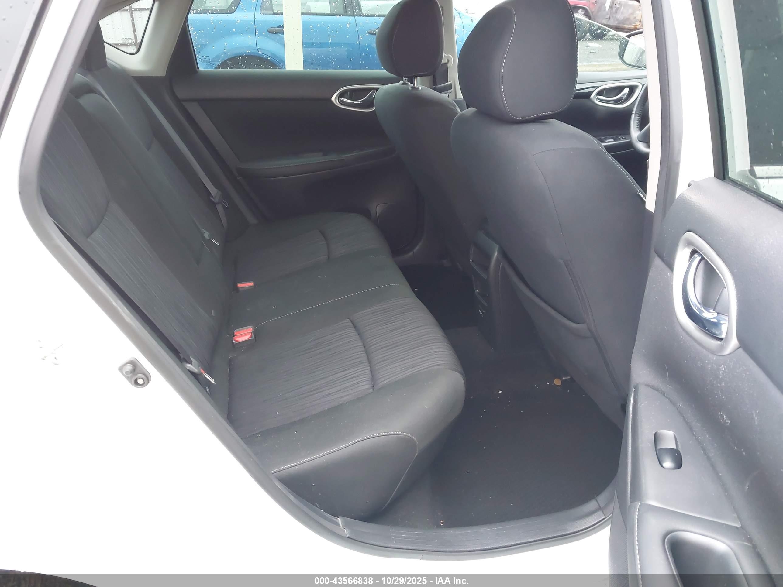 NISSAN SENTRA image 8